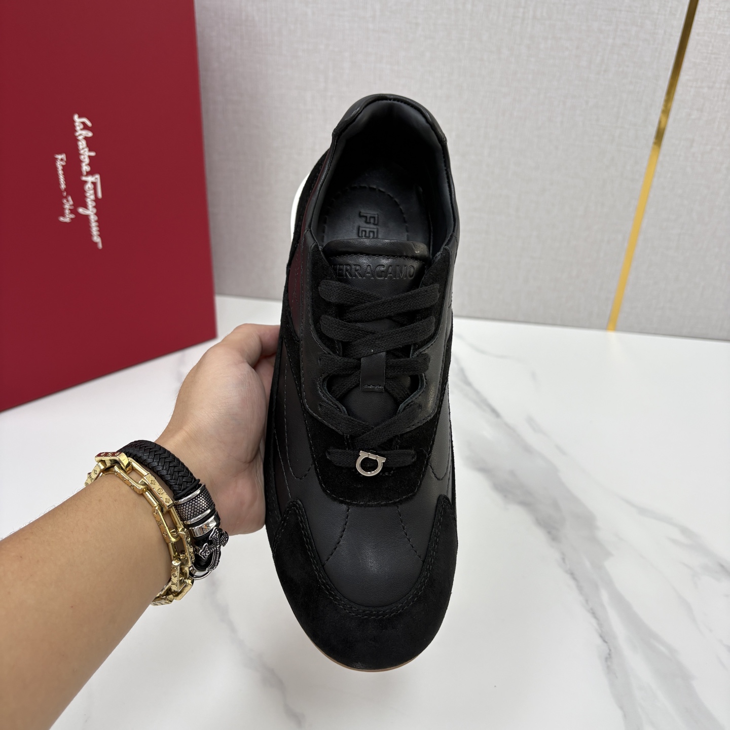 💋💍SF家新品 Ferragam* 菲拉~ 新款休闲运动鞋 官方 7,800 采用意大利进口光面牛皮+翻毛牛皮 💋💍SF家新品 Ferragam* 菲拉~ 新款休闲运动鞋 官方 7,800 采用意大利进口光面牛皮+翻毛牛皮