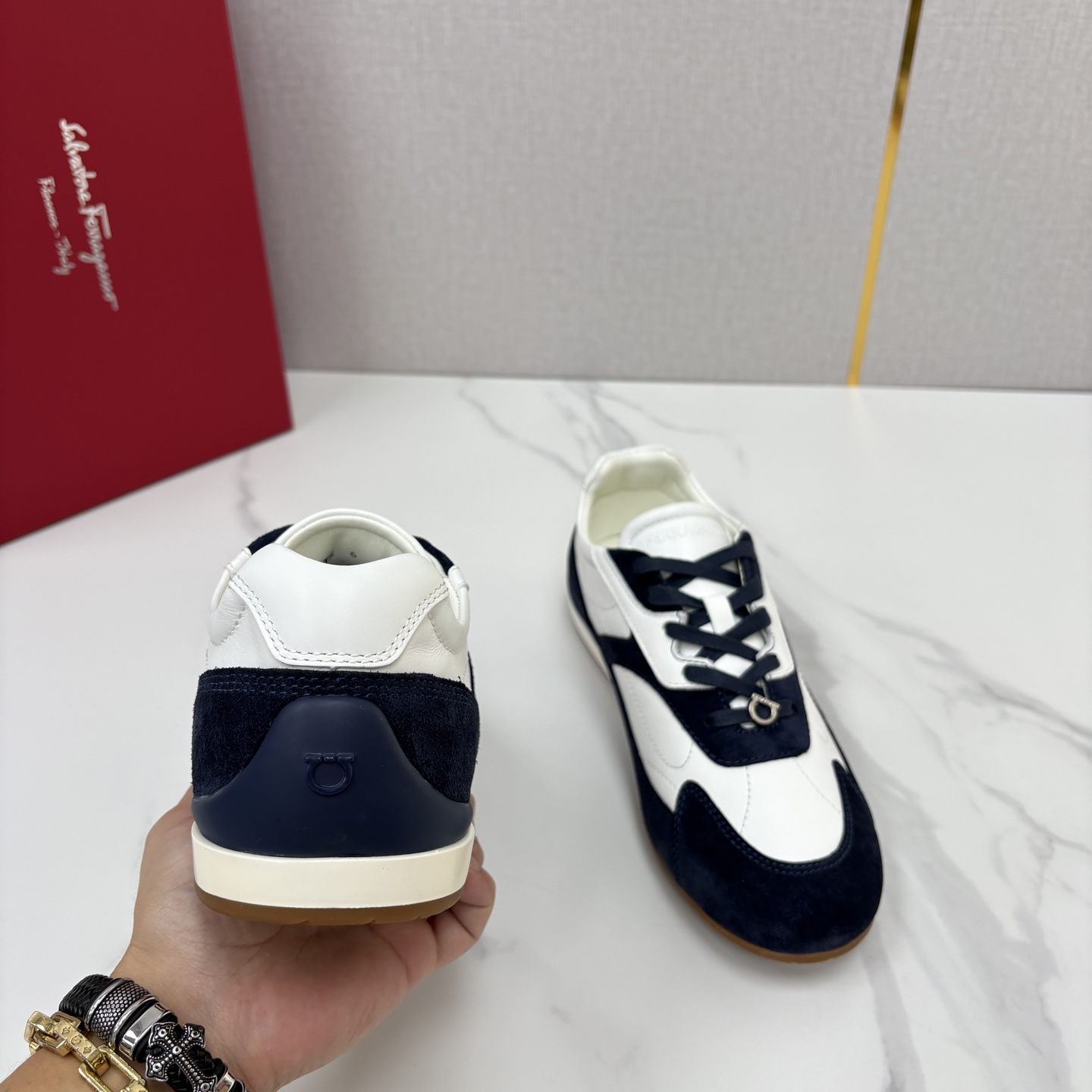 💋💍SF家新品 Ferragam* 菲拉~ 新款休闲运动鞋 官方 7,800 采用意大利进口光面牛皮+翻毛牛皮 💋💍SF家新品 Ferragam* 菲拉~ 新款休闲运动鞋 官方 7,800 采用意大利进口光面牛皮+翻毛牛皮
