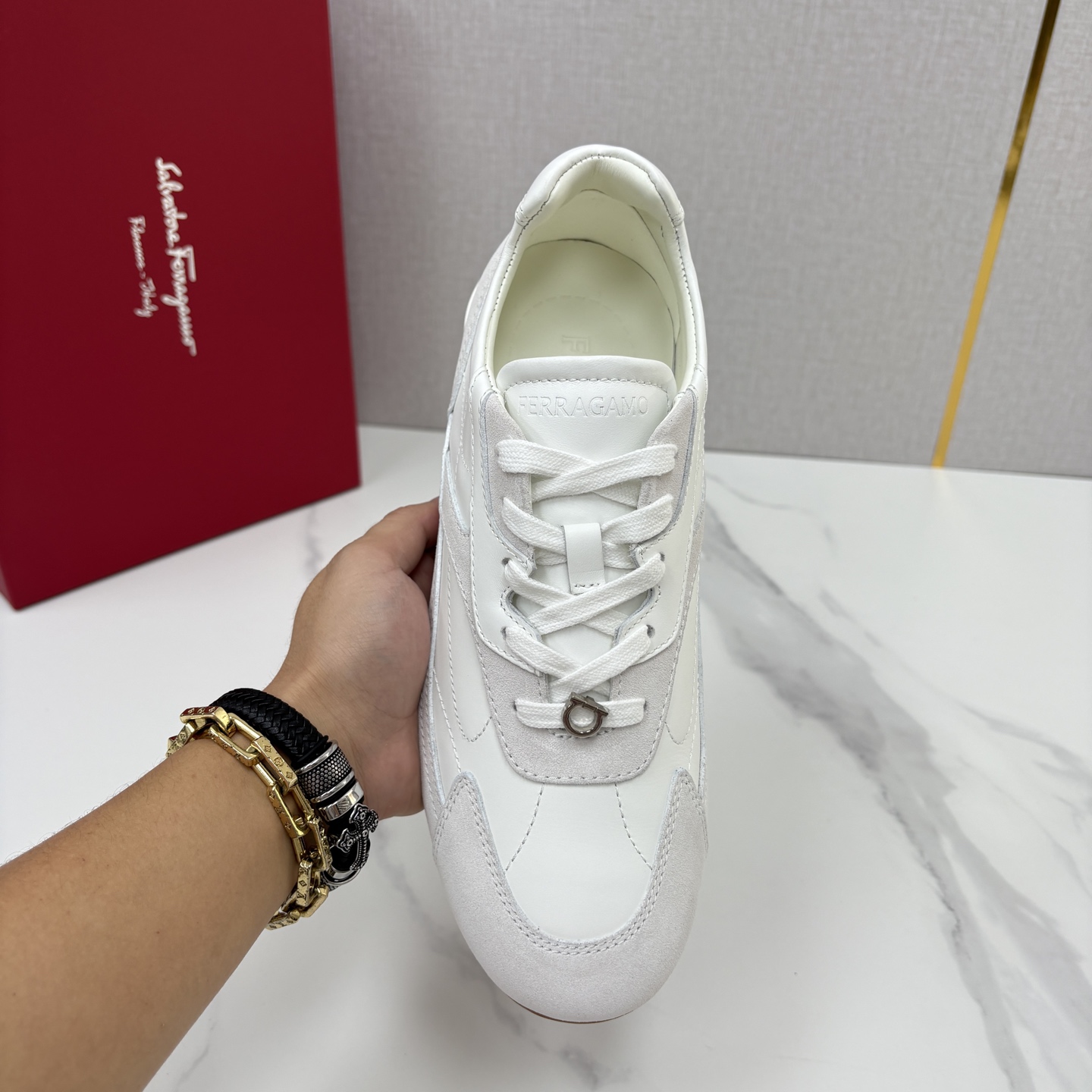 💋💍SF家新品 Ferragam* 菲拉~ 新款休闲运动鞋 官方 7,800 采用意大利进口光面牛皮+翻毛牛皮 💋💍SF家新品 Ferragam* 菲拉~ 新款休闲运动鞋 官方 7,800 采用意大利进口光面牛皮+翻毛牛皮