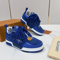💋💍L家新品 SKATE 复古情侣款运动鞋面包鞋 官方 11,100 本款 L*V Skate 运动鞋以缤纷细节 💋💍L家新品 SKATE 复古情侣款运动鞋面包鞋 官方 11,100 本款 L*V Skate 运动鞋以缤纷细节