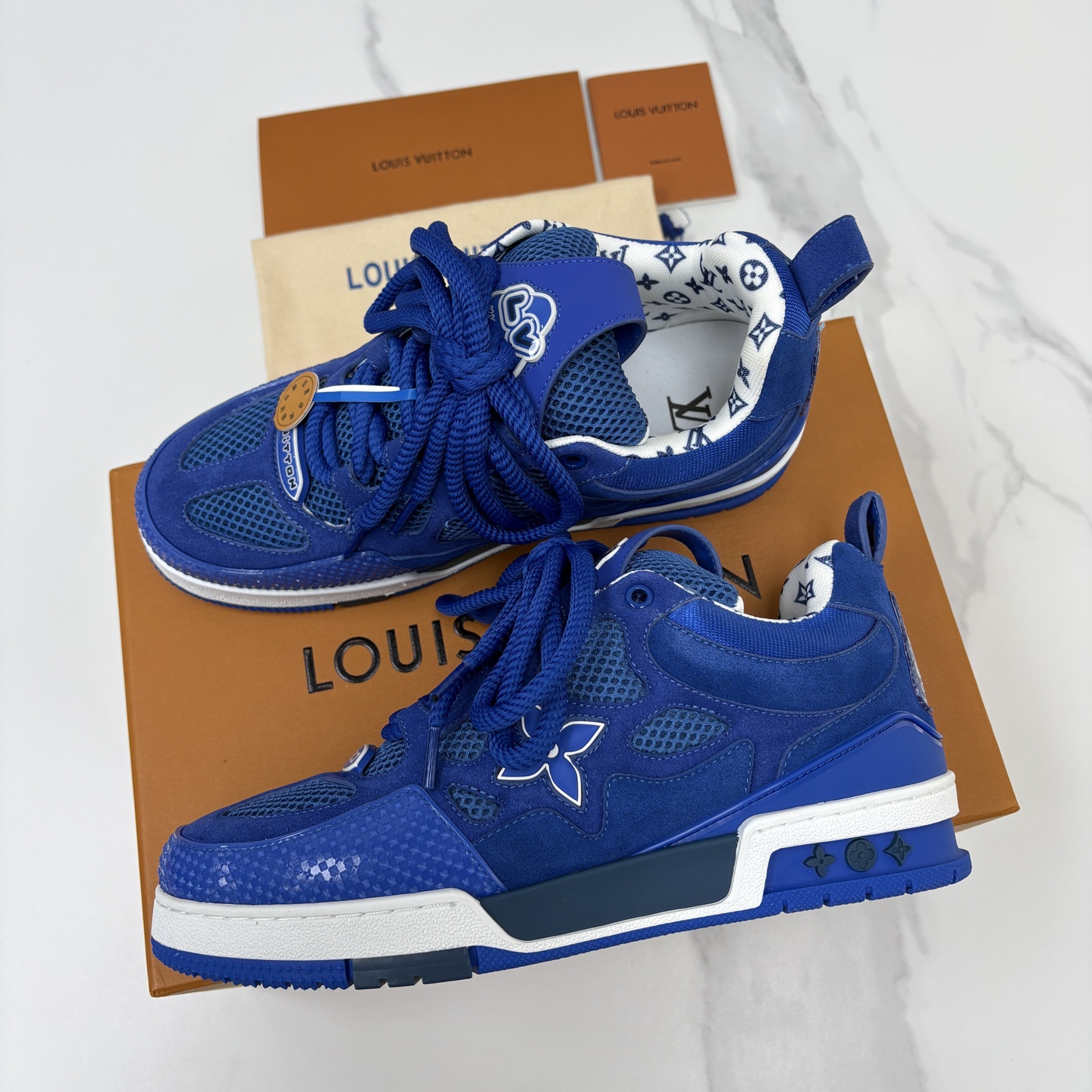 💋💍L家新品 SKATE 复古情侣款运动鞋面包鞋 官方 11,100 本款 L*V Skate 运动鞋以缤纷细节 💋💍L家新品 SKATE 复古情侣款运动鞋面包鞋 官方 11,100 本款 L*V Skate 运动鞋以缤纷细节
