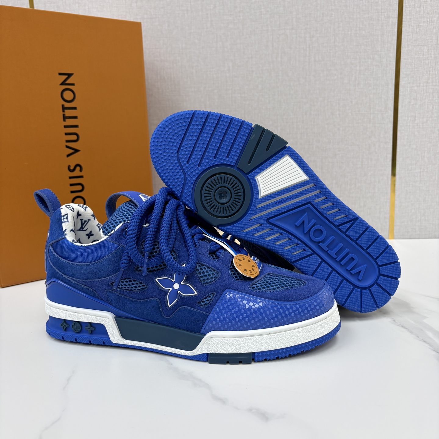 💋💍L家新品 SKATE 复古情侣款运动鞋面包鞋 官方 11,100 本款 L*V Skate 运动鞋以缤纷细节 💋💍L家新品 SKATE 复古情侣款运动鞋面包鞋 官方 11,100 本款 L*V Skate 运动鞋以缤纷细节