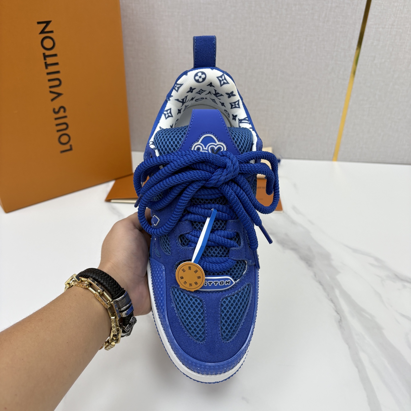💋💍L家新品 SKATE 复古情侣款运动鞋面包鞋 官方 11,100 本款 L*V Skate 运动鞋以缤纷细节 💋💍L家新品 SKATE 复古情侣款运动鞋面包鞋 官方 11,100 本款 L*V Skate 运动鞋以缤纷细节