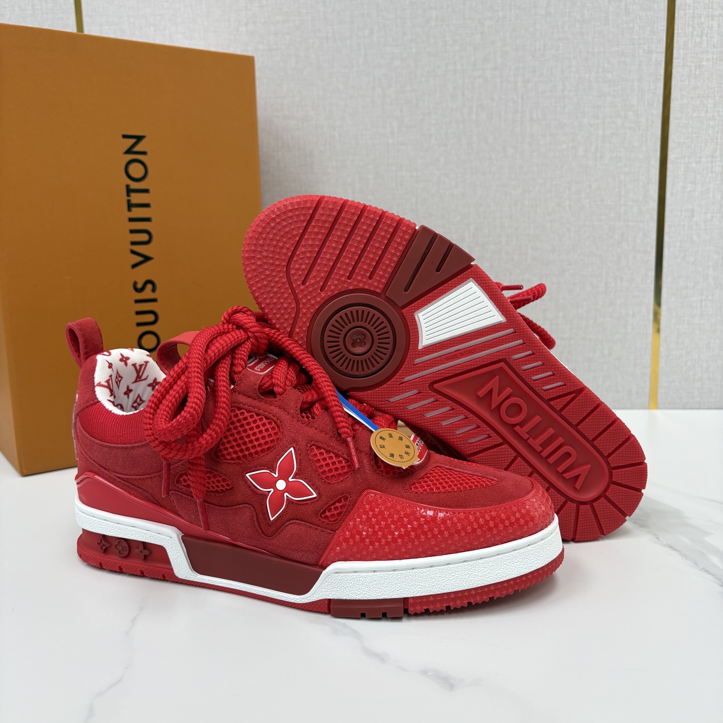 💋💍L家新品 SKATE 复古情侣款运动鞋面包鞋 官方 11,100 本款 L*V Skate 运动鞋以缤纷细节 💋💍L家新品 SKATE 复古情侣款运动鞋面包鞋 官方 11,100 本款 L*V Skate 运动鞋以缤纷细节