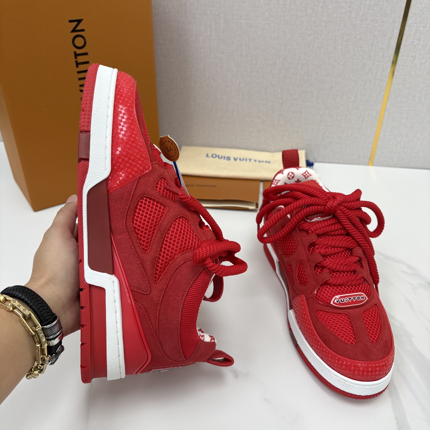 💋💍L家新品 SKATE 复古情侣款运动鞋面包鞋 官方 11,100 本款 L*V Skate 运动鞋以缤纷细节 💋💍L家新品 SKATE 复古情侣款运动鞋面包鞋 官方 11,100 本款 L*V Skate 运动鞋以缤纷细节