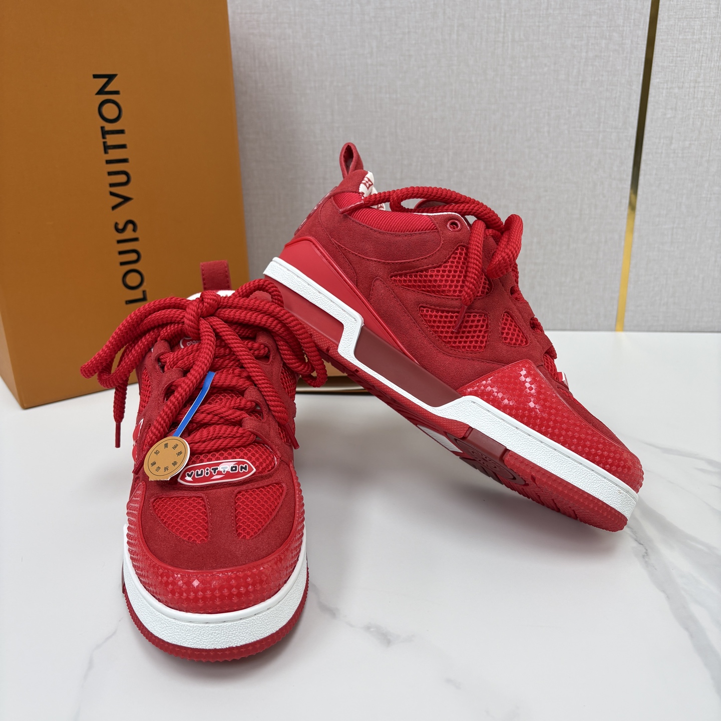💋💍L家新品 SKATE 复古情侣款运动鞋面包鞋 官方 11,100 本款 L*V Skate 运动鞋以缤纷细节 💋💍L家新品 SKATE 复古情侣款运动鞋面包鞋 官方 11,100 本款 L*V Skate 运动鞋以缤纷细节