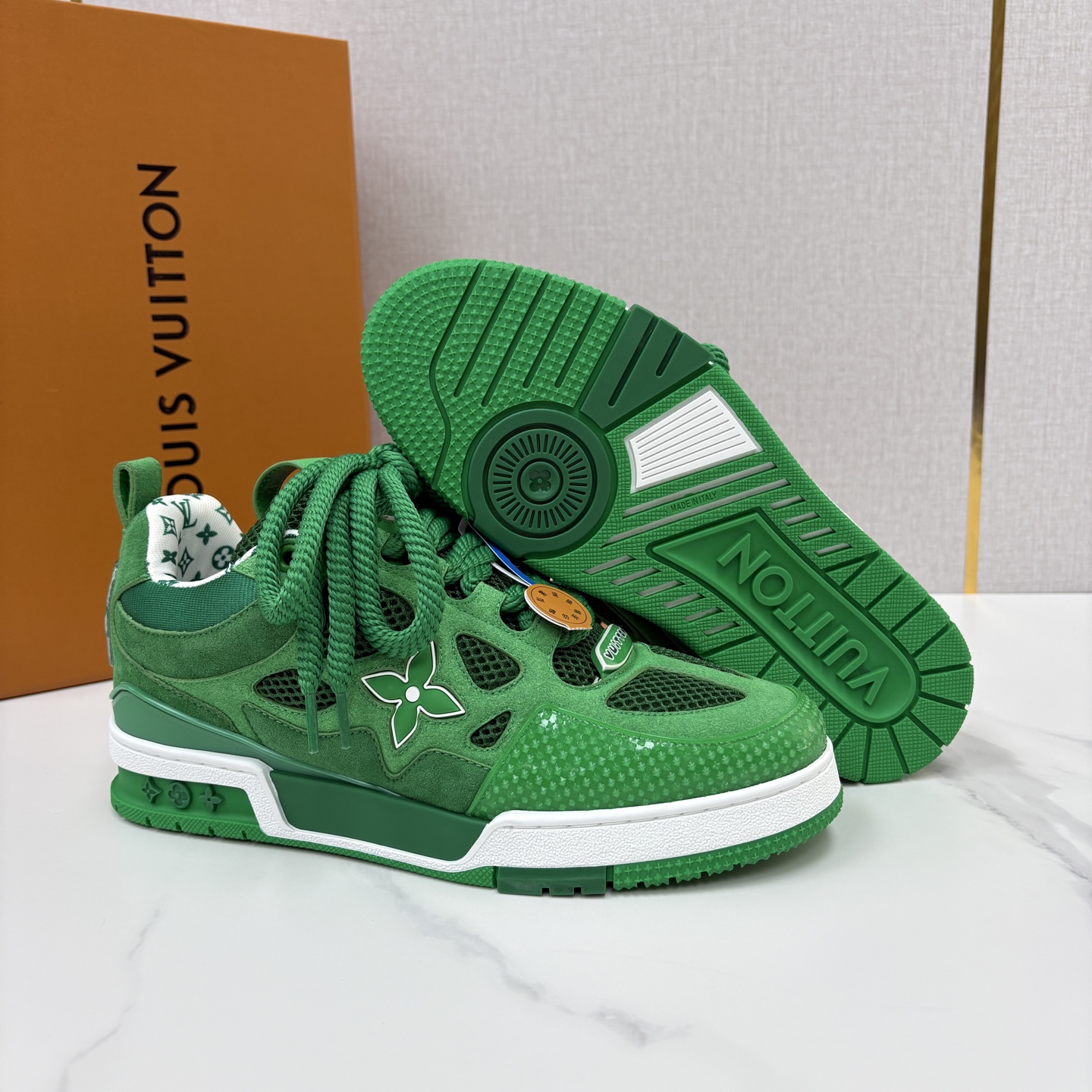 💋💍L家新品 SKATE 复古情侣款运动鞋面包鞋 官方 11,100 本款 L*V Skate 运动鞋以缤纷细节 💋💍L家新品 SKATE 复古情侣款运动鞋面包鞋 官方 11,100 本款 L*V Skate 运动鞋以缤纷细节