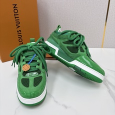 💋💍L家新品 SKATE 复古情侣款运动鞋面包鞋 官方 11,100 本款 L*V Skate 运动鞋以缤纷细节 💋💍L家新品 SKATE 复古情侣款运动鞋面包鞋 官方 11,100 本款 L*V Skate 运动鞋以缤纷细节
