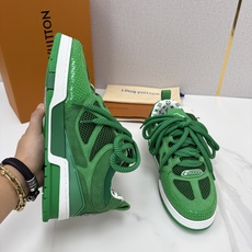 💋💍L家新品 SKATE 复古情侣款运动鞋面包鞋 官方 11,100 本款 L*V Skate 运动鞋以缤纷细节 💋💍L家新品 SKATE 复古情侣款运动鞋面包鞋 官方 11,100 本款 L*V Skate 运动鞋以缤纷细节