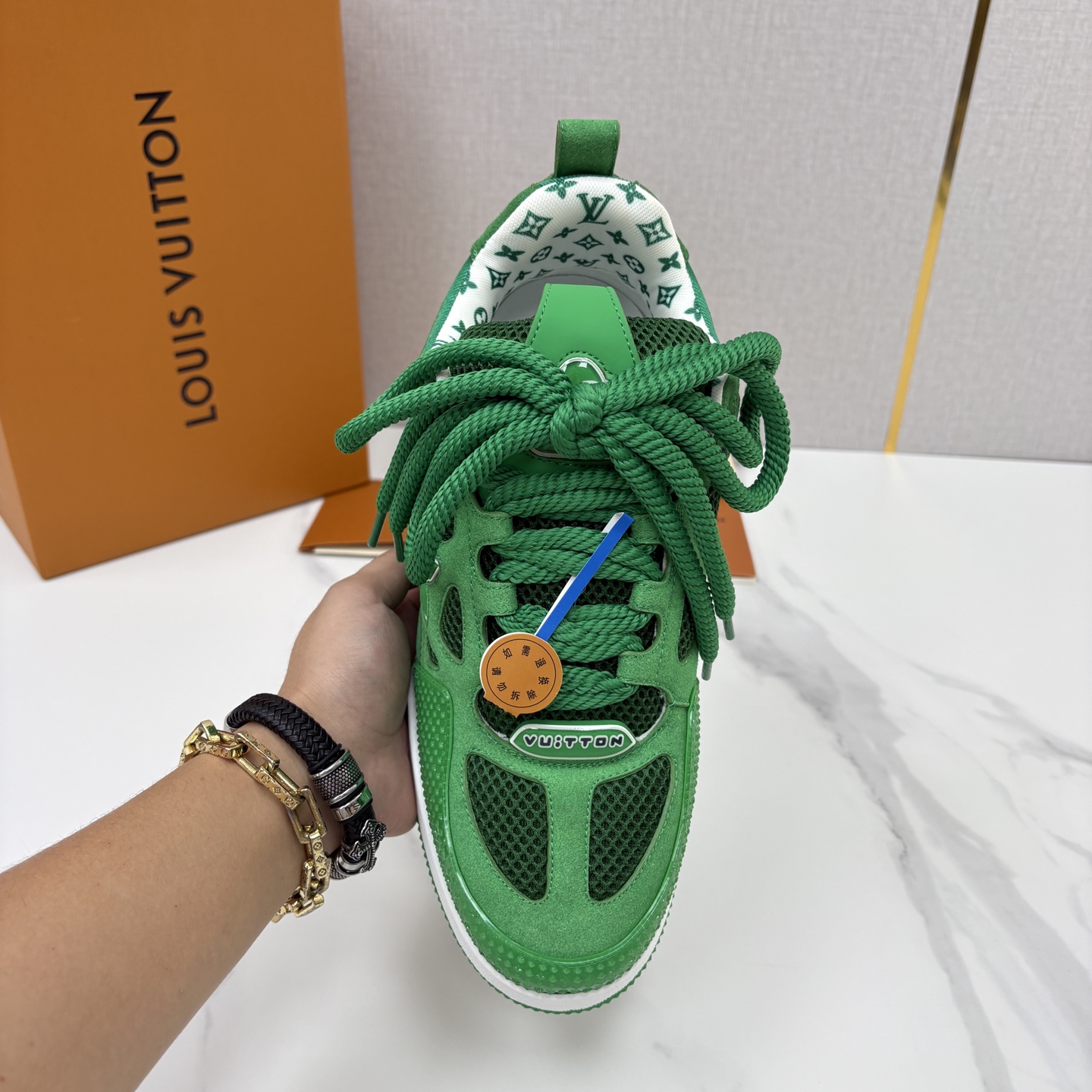 💋💍L家新品 SKATE 复古情侣款运动鞋面包鞋 官方 11,100 本款 L*V Skate 运动鞋以缤纷细节 💋💍L家新品 SKATE 复古情侣款运动鞋面包鞋 官方 11,100 本款 L*V Skate 运动鞋以缤纷细节