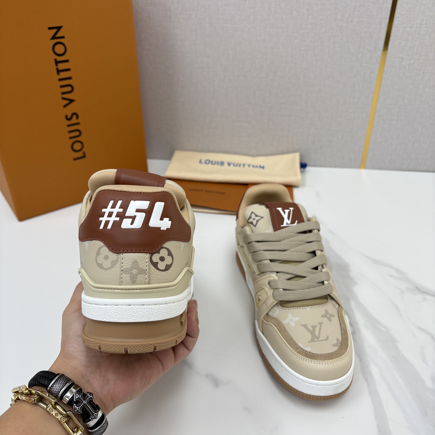 💋💍L家新品 TRAINER 情侣运动鞋系列 官方 9500 本款L*V Trainer 运动鞋选 💋💍L家新品 TRAINER 情侣运动鞋系列 官方 9500 本款L*V Trainer 运动鞋选