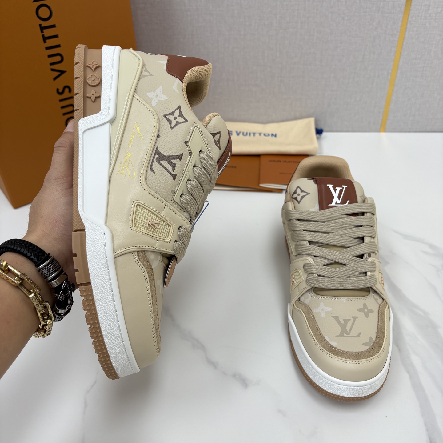💋💍L家新品 TRAINER 情侣运动鞋系列 官方 9500 本款L*V Trainer 运动鞋选 💋💍L家新品 TRAINER 情侣运动鞋系列 官方 9500 本款L*V Trainer 运动鞋选