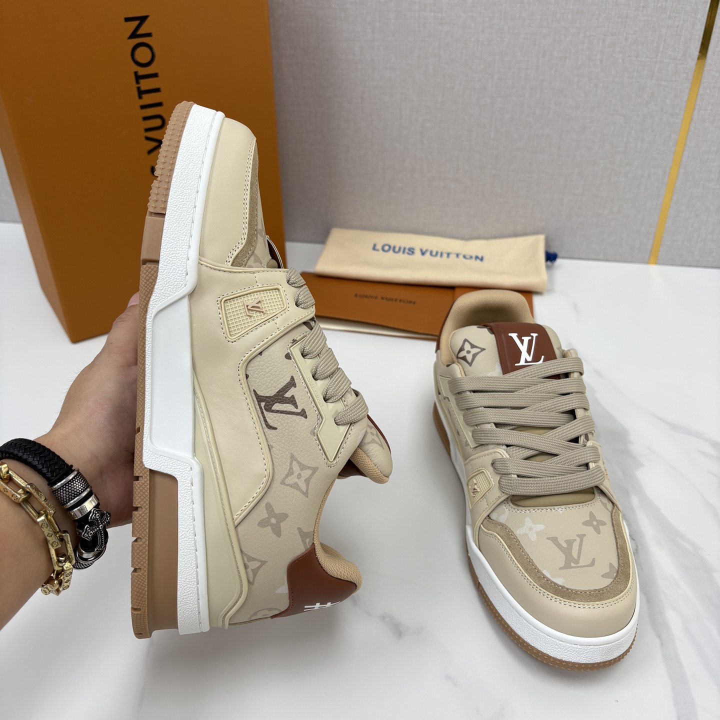 💋💍L家新品 TRAINER 情侣运动鞋系列 官方 9500 本款L*V Trainer 运动鞋选 💋💍L家新品 TRAINER 情侣运动鞋系列 官方 9500 本款L*V Trainer 运动鞋选