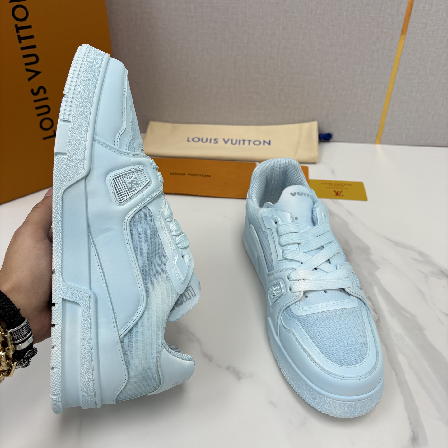 💋💍L家 L~V Trainer 新37 情侣运动鞋 官方 1W+ 尼龙网面水洗变色皮打造 以瞩目色块展现复古篮球鞋的 💋💍L家 L~V Trainer 新37 情侣运动鞋 官方 1W+ 尼龙网面水洗变色皮打造 以瞩目色块展现复古篮球鞋的