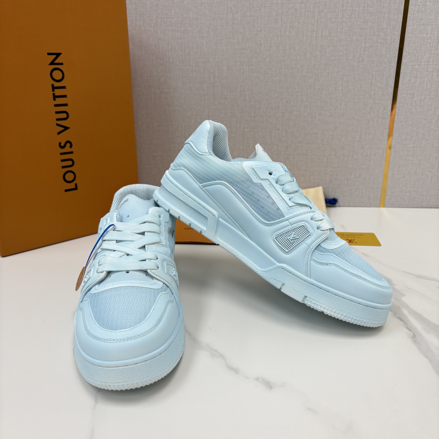 💋💍L家 L~V Trainer 新37 情侣运动鞋 官方 1W+ 尼龙网面水洗变色皮打造 以瞩目色块展现复古篮球鞋的 💋💍L家 L~V Trainer 新37 情侣运动鞋 官方 1W+ 尼龙网面水洗变色皮打造 以瞩目色块展现复古篮球鞋的