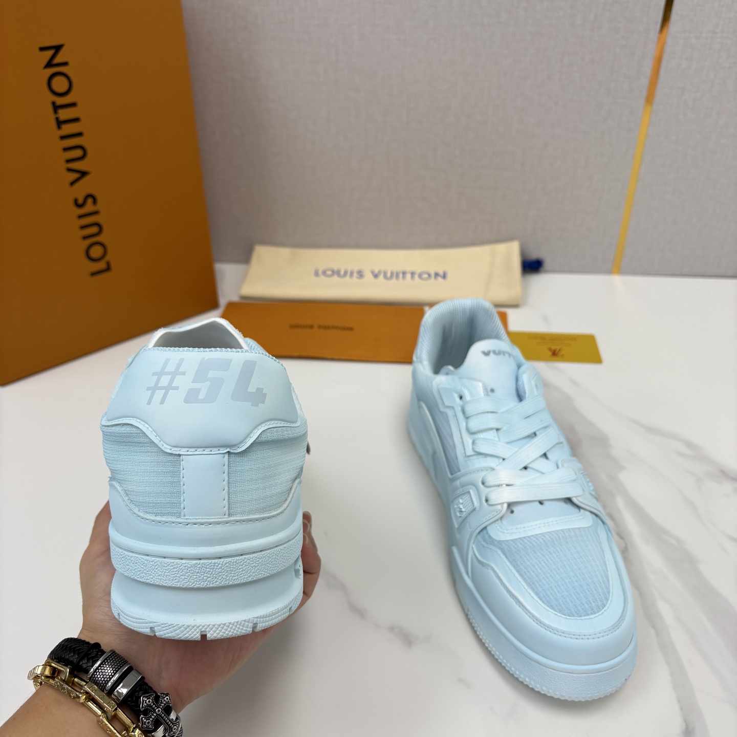 💋💍L家 L~V Trainer 新37 情侣运动鞋 官方 1W+ 尼龙网面水洗变色皮打造 以瞩目色块展现复古篮球鞋的 💋💍L家 L~V Trainer 新37 情侣运动鞋 官方 1W+ 尼龙网面水洗变色皮打造 以瞩目色块展现复古篮球鞋的