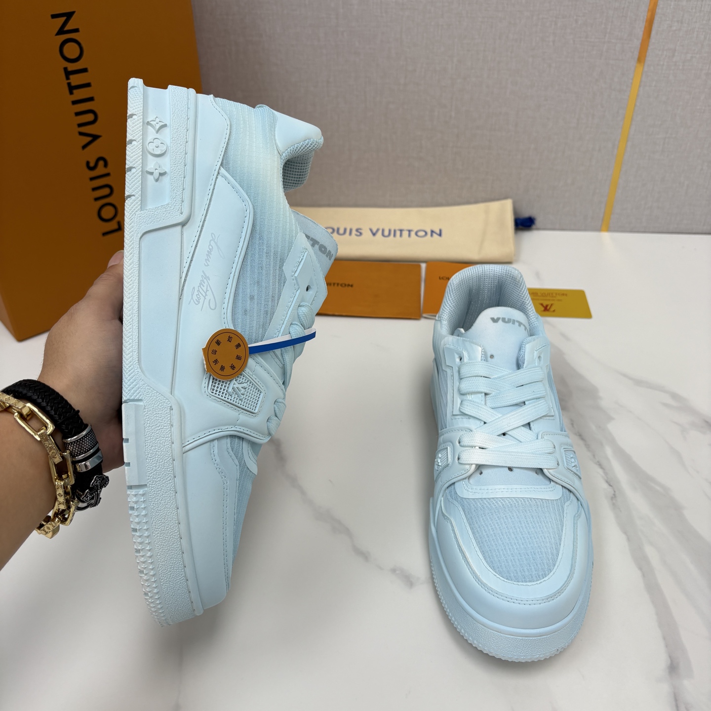 💋💍L家 L~V Trainer 新37 情侣运动鞋 官方 1W+ 尼龙网面水洗变色皮打造 以瞩目色块展现复古篮球鞋的 💋💍L家 L~V Trainer 新37 情侣运动鞋 官方 1W+ 尼龙网面水洗变色皮打造 以瞩目色块展现复古篮球鞋的