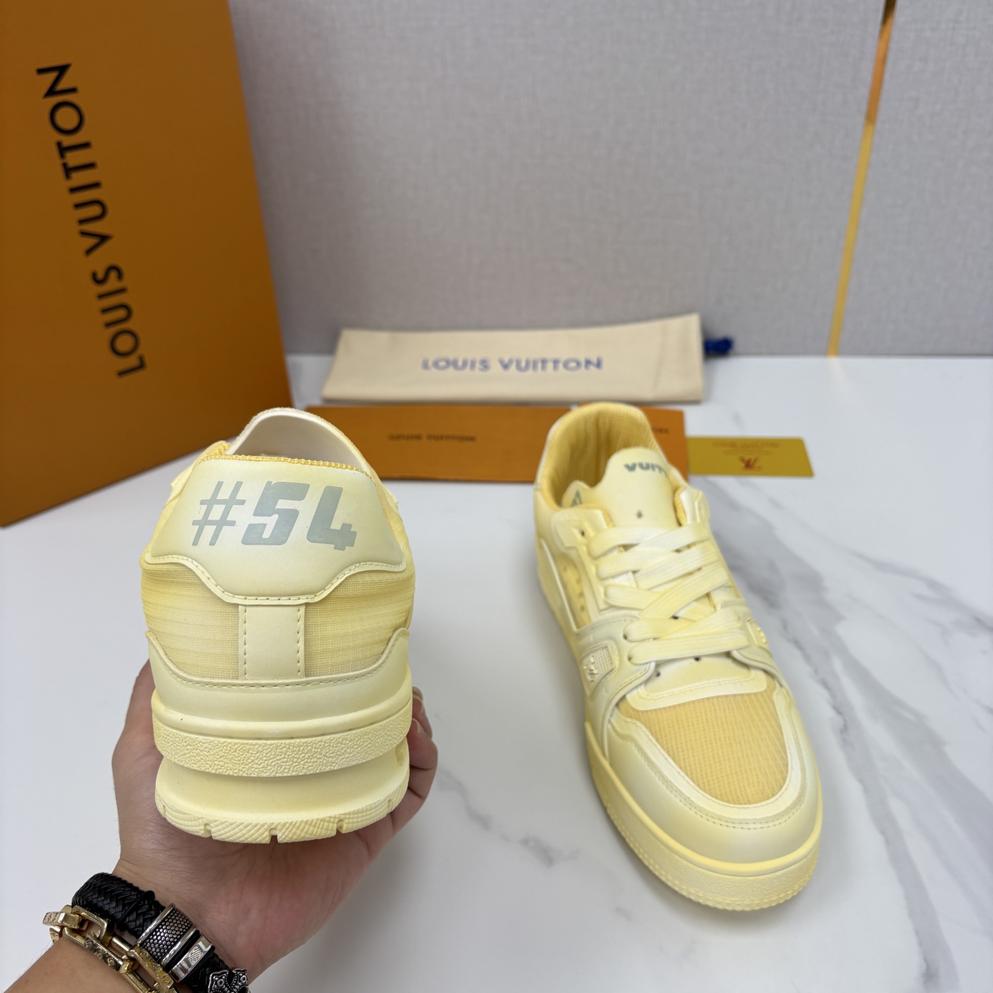 💋💍L家 L~V Trainer 新37 情侣运动鞋 官方 1W+ 尼龙网面水洗变色皮打造 以瞩目色块展现复古篮球鞋的 💋💍L家 L~V Trainer 新37 情侣运动鞋 官方 1W+ 尼龙网面水洗变色皮打造 以瞩目色块展现复古篮球鞋的