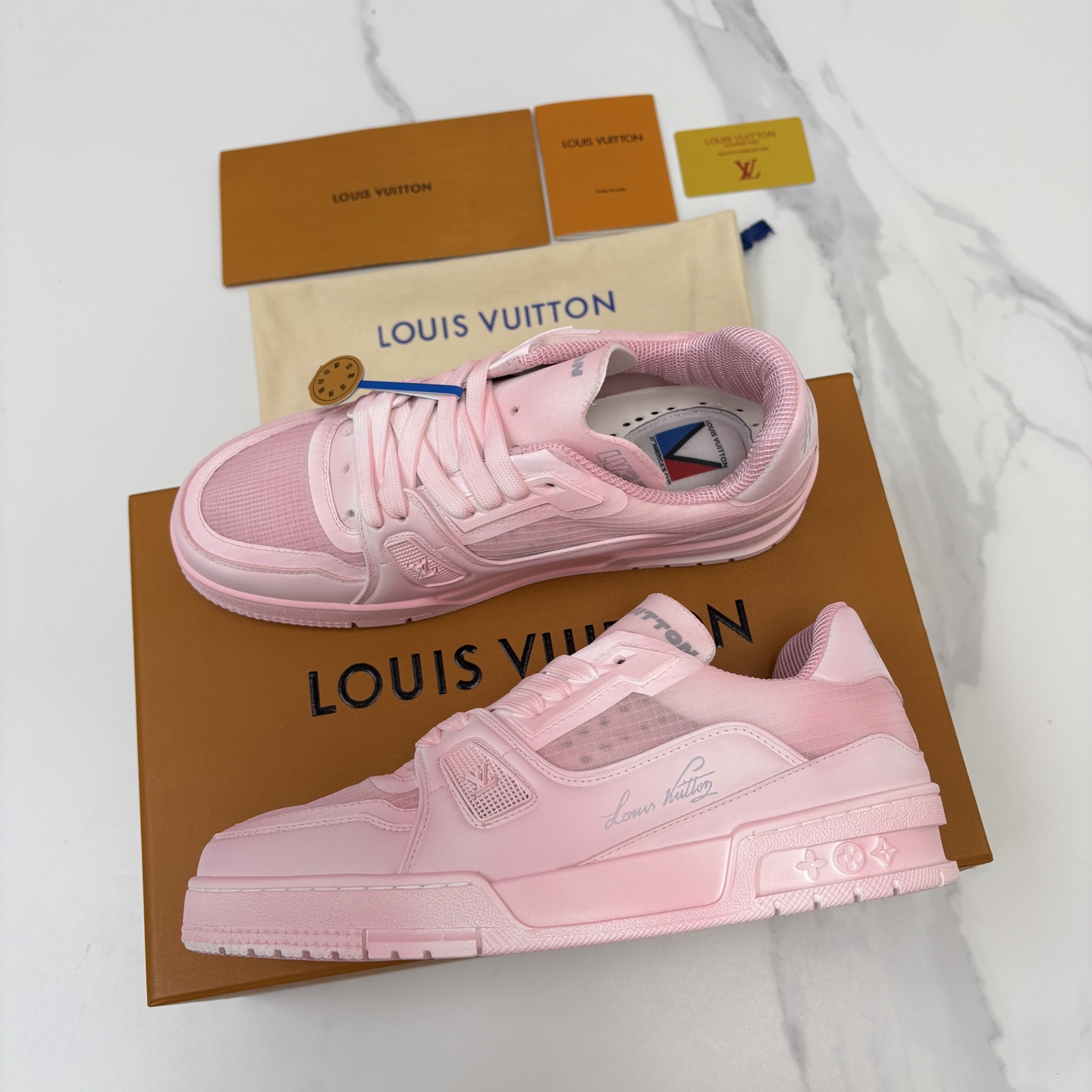 💋💍L家 L~V Trainer 新37 情侣运动鞋 官方 1W+ 尼龙网面水洗变色皮打造 以瞩目色块展现复古篮球鞋的 💋💍L家 L~V Trainer 新37 情侣运动鞋 官方 1W+ 尼龙网面水洗变色皮打造 以瞩目色块展现复古篮球鞋的