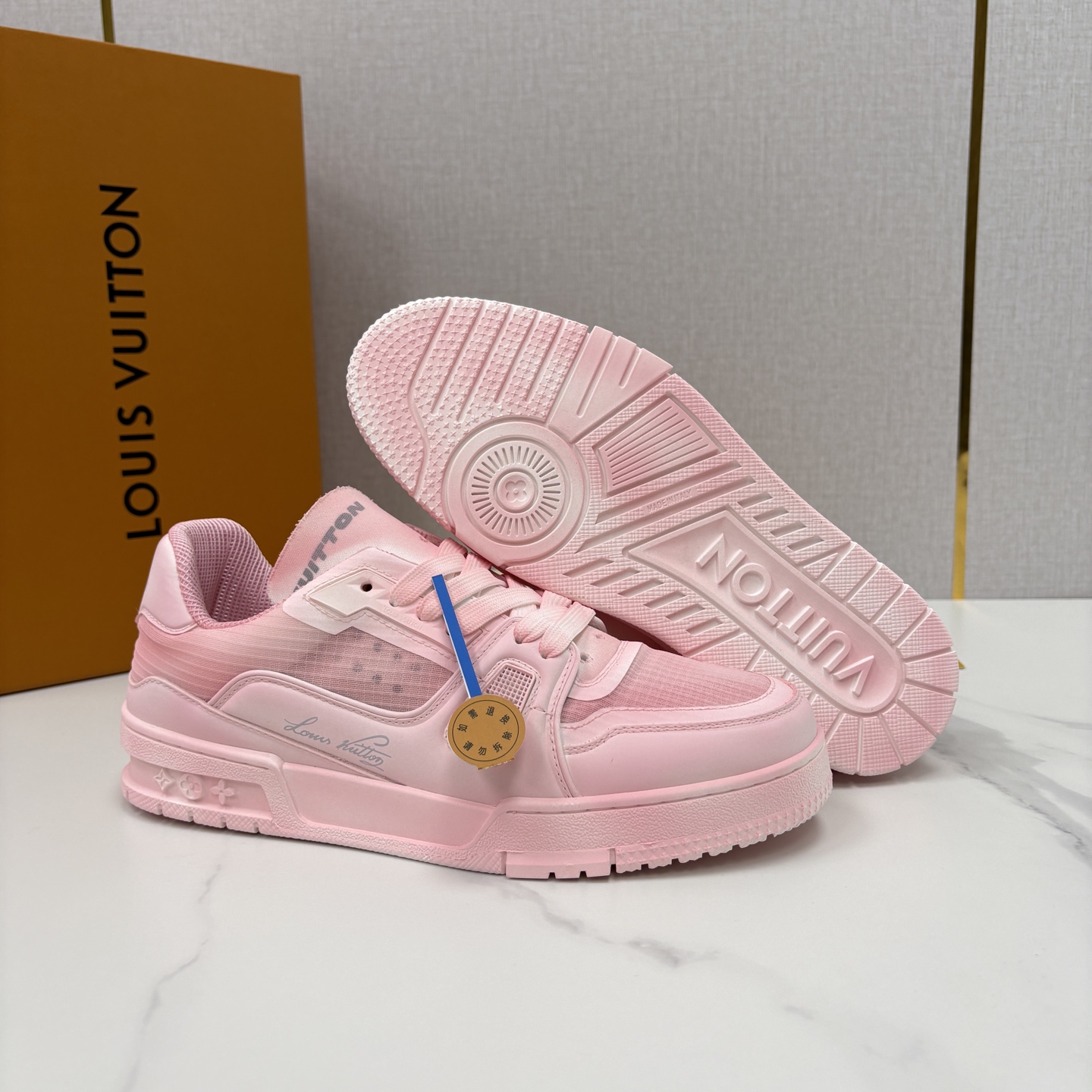 💋💍L家 L~V Trainer 新37 情侣运动鞋 官方 1W+ 尼龙网面水洗变色皮打造 以瞩目色块展现复古篮球鞋的 💋💍L家 L~V Trainer 新37 情侣运动鞋 官方 1W+ 尼龙网面水洗变色皮打造 以瞩目色块展现复古篮球鞋的