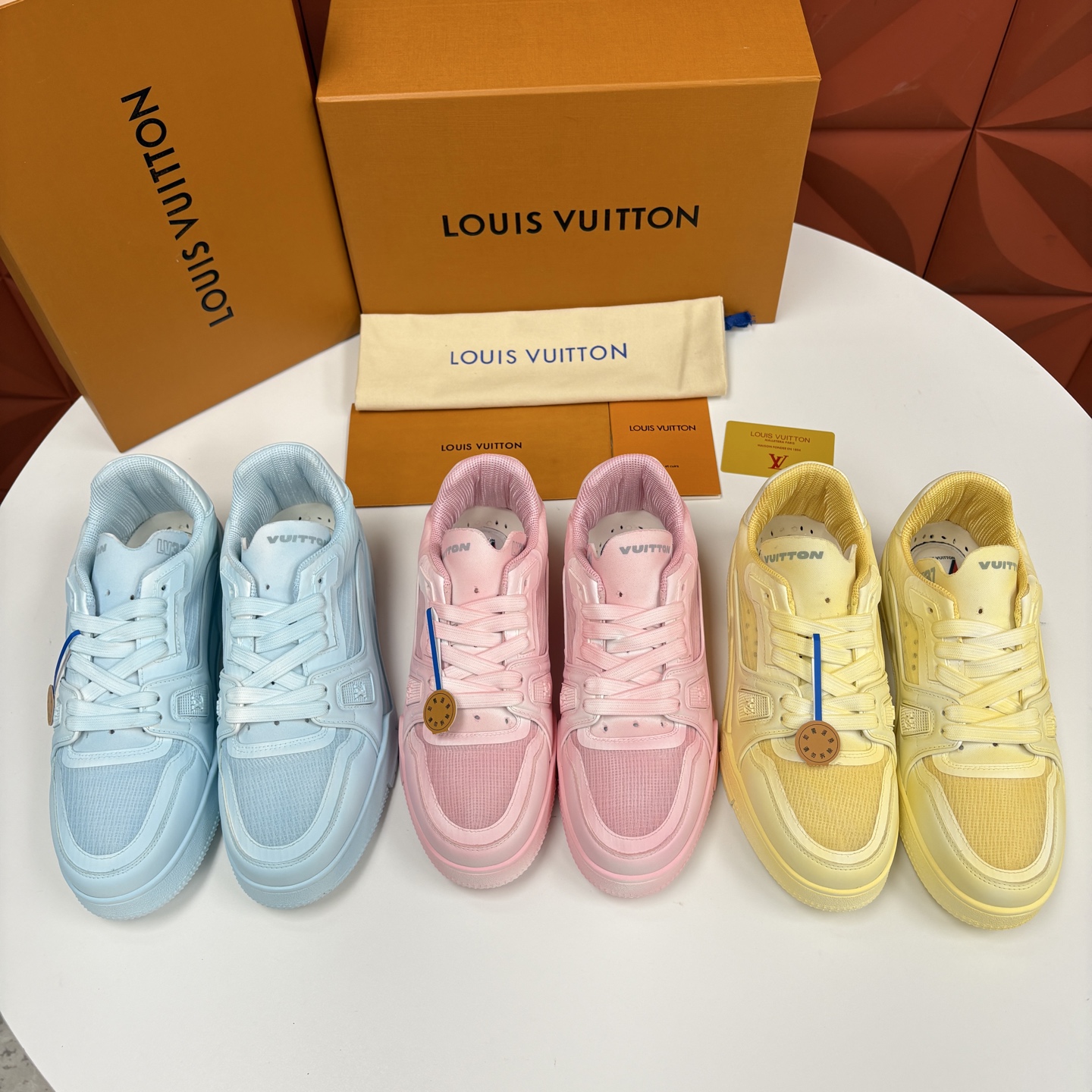 💋💍L家 L~V Trainer 新37 情侣运动鞋 官方 1W+ 尼龙网面水洗变色皮打造 以瞩目色块展现复古篮球鞋的 💋💍L家 L~V Trainer 新37 情侣运动鞋 官方 1W+ 尼龙网面水洗变色皮打造 以瞩目色块展现复古篮球鞋的