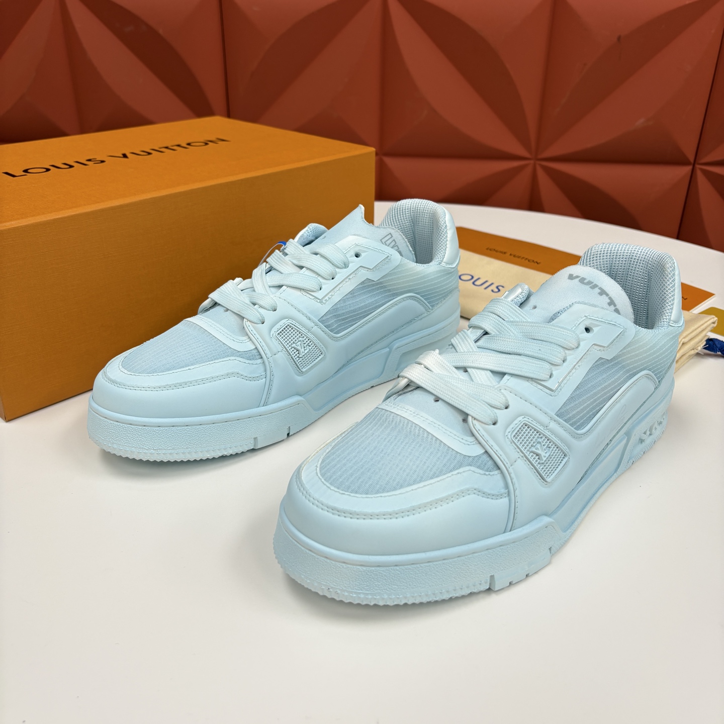 💋💍L家 L～V Trainer 新37 情侣运动鞋 官方  1W+ 尼龙网面水洗变色皮打造 以瞩目色块展现复古篮球鞋的
