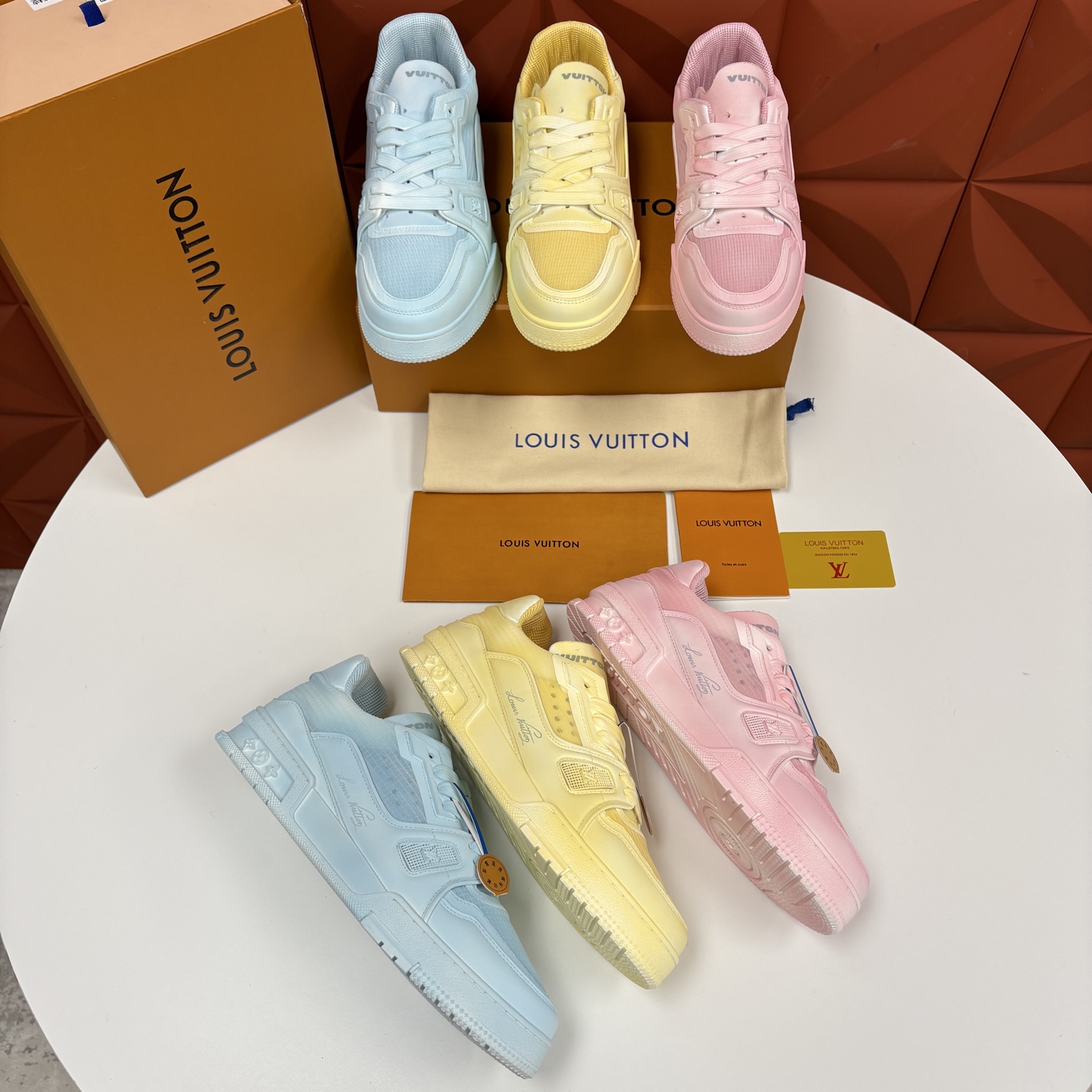 💋💍L家 L~V Trainer 新37 情侣运动鞋 官方 1W+ 尼龙网面水洗变色皮打造 以瞩目色块展现复古篮球鞋的 💋💍L家 L~V Trainer 新37 情侣运动鞋 官方 1W+ 尼龙网面水洗变色皮打造 以瞩目色块展现复古篮球鞋的