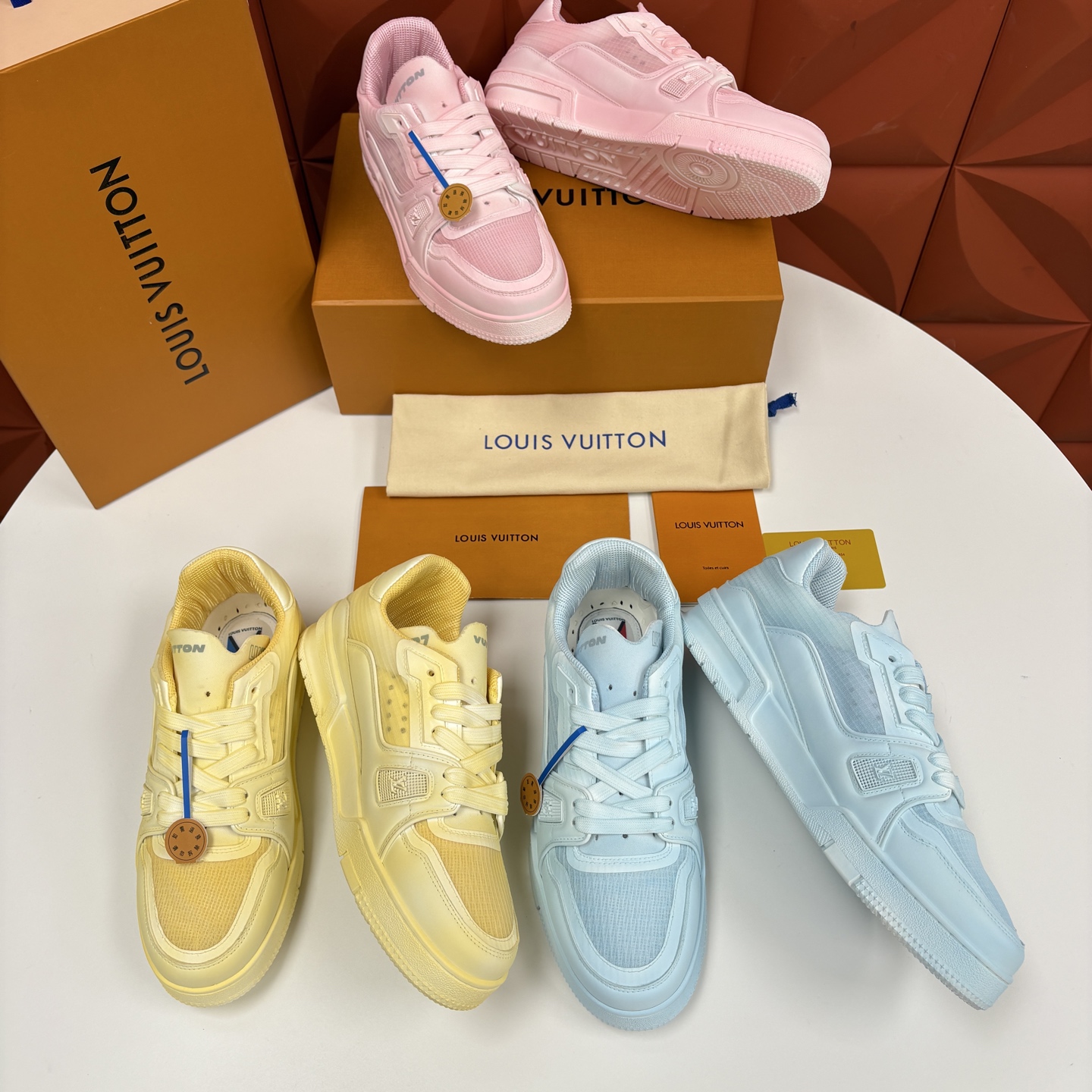 💋💍L家 L~V Trainer 新37 情侣运动鞋 官方 1W+ 尼龙网面水洗变色皮打造 以瞩目色块展现复古篮球鞋的 💋💍L家 L~V Trainer 新37 情侣运动鞋 官方 1W+ 尼龙网面水洗变色皮打造 以瞩目色块展现复古篮球鞋的