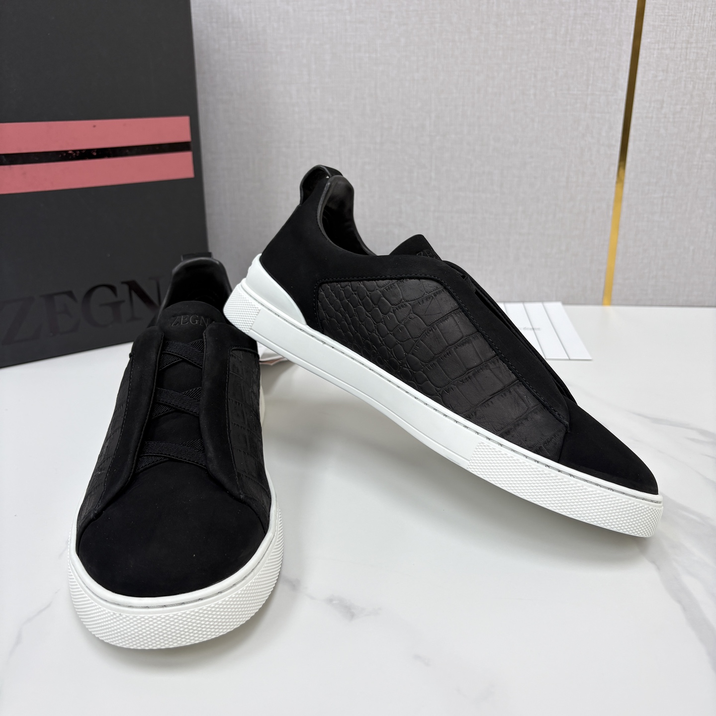 💋💍Zegn* /杰尼-亚  休闲牛皮拼鳄鱼🐊压纹运动鞋 Triple Stitch 系列是一款精致的休闲鞋履， 官方 