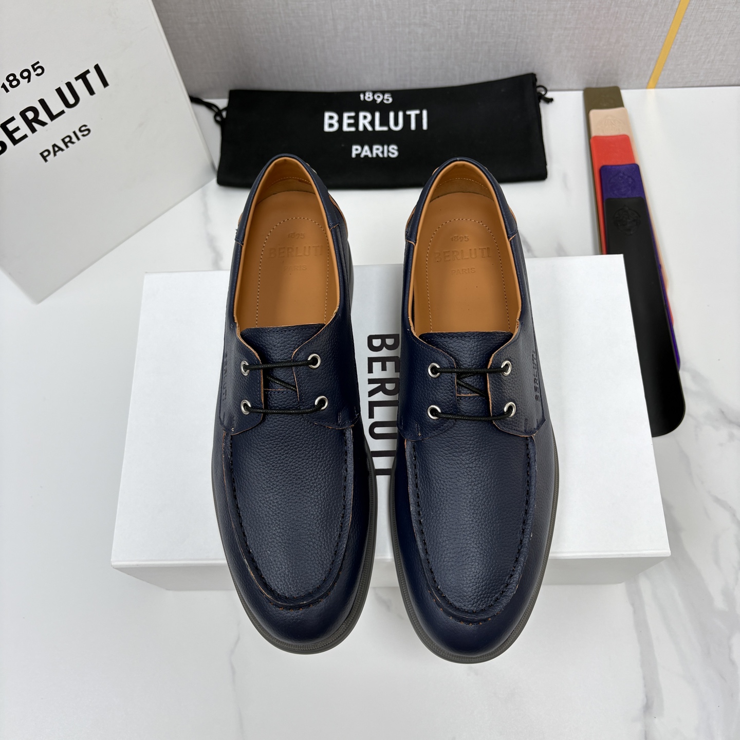 💋💍Berlut* 布鲁提 休闲系带乐福船鞋     绅士日常的轻奢之选    甄选细腻鹿皮🫎🫎打造，皮面肌理饱满柔和，