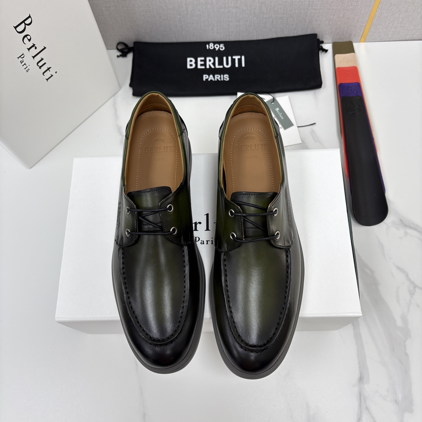 💋💍Berlut* 布鲁提 休闲系带乐福船鞋     绅士日常的轻奢之选    甄选进口细腻小牛皮胚改色打造，皮面平纹柔