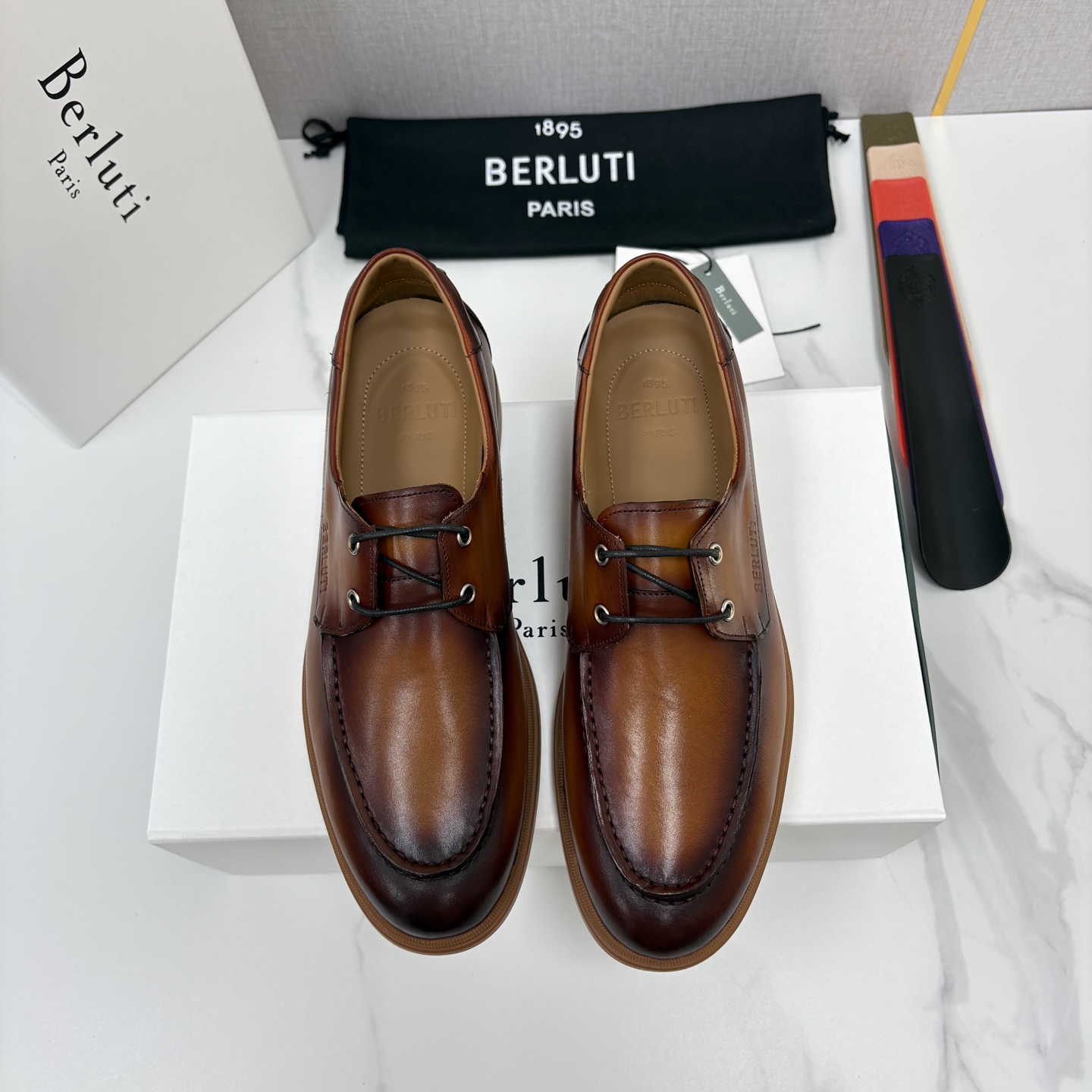 💋💍Berlut* 布鲁提 休闲系带乐福船鞋     绅士日常的轻奢之选    甄选进口细腻小牛皮胚改色打造，皮面平纹柔