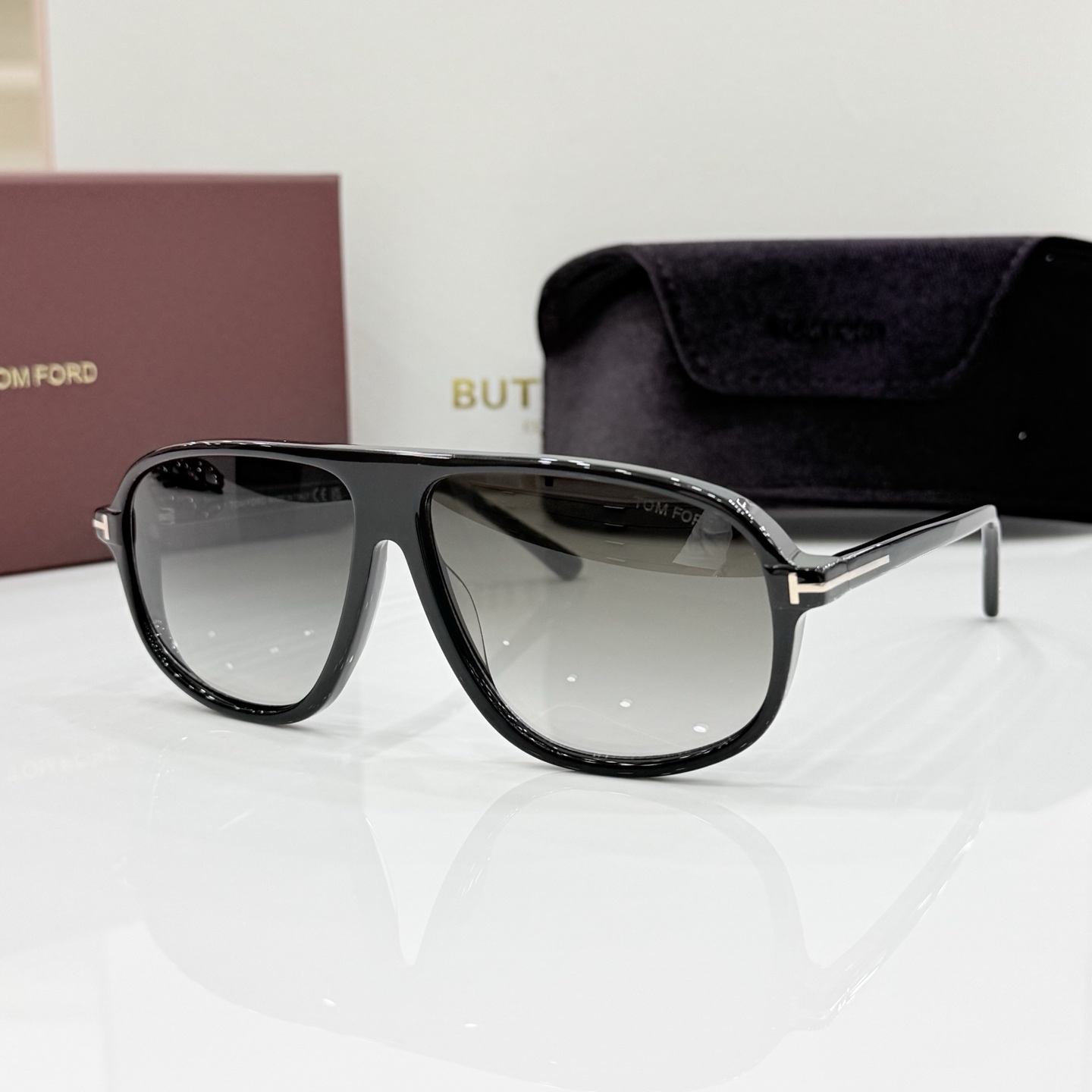 Солнцезащитные очки Tom Ford TF 1208