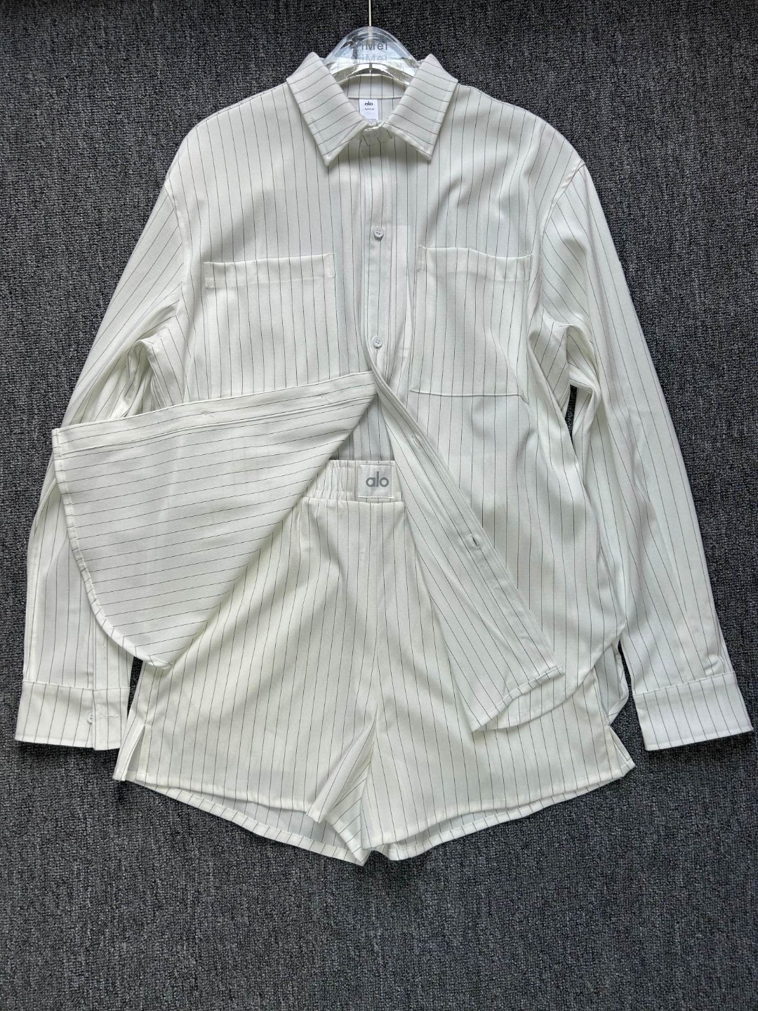 Alo set everyday white pinstripe yoga