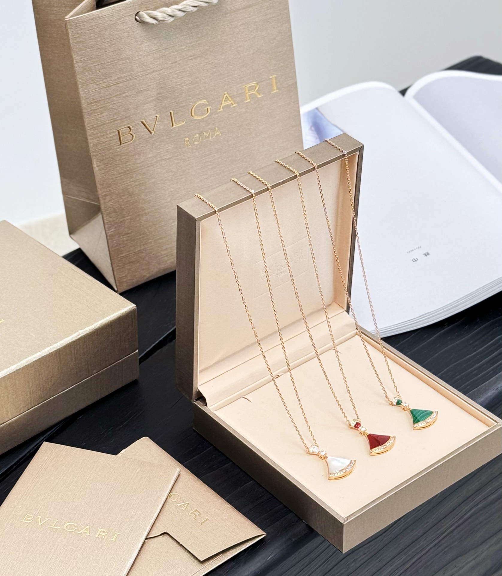 BVLGARI BVLGARI спружынны калье, эксклюзіўная гальванічная тэхналогія, тэкстура 18K чыстага золата — тап-якасць