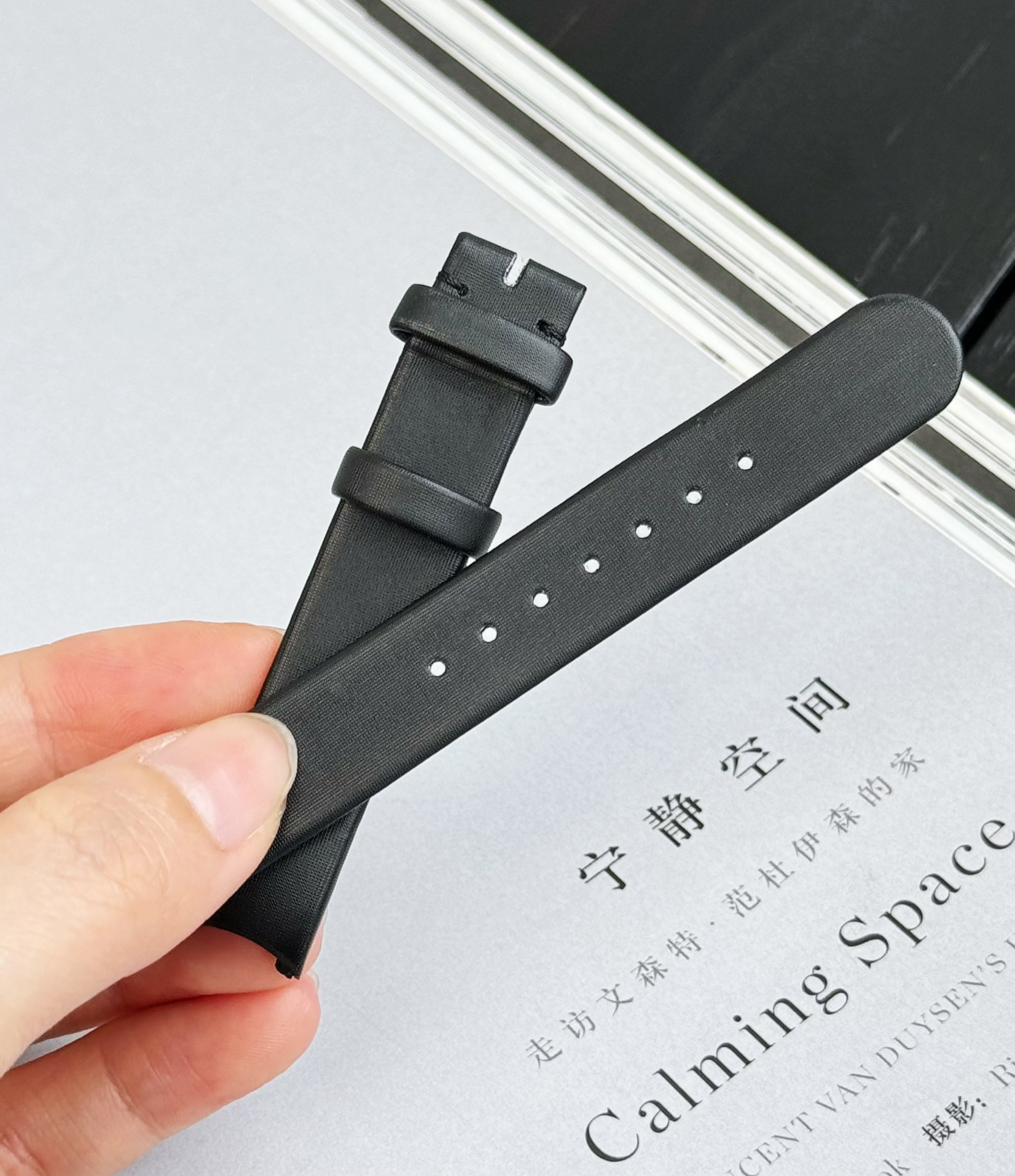 NO:394354,Dior Each one has a real diamond test report, and an extra strap can be replaced, full of details~, dior19860909迪奥 每一支都有出真钻检测报告,多配一副表带可以替换的哦,细节感满满～,,dior,Watch