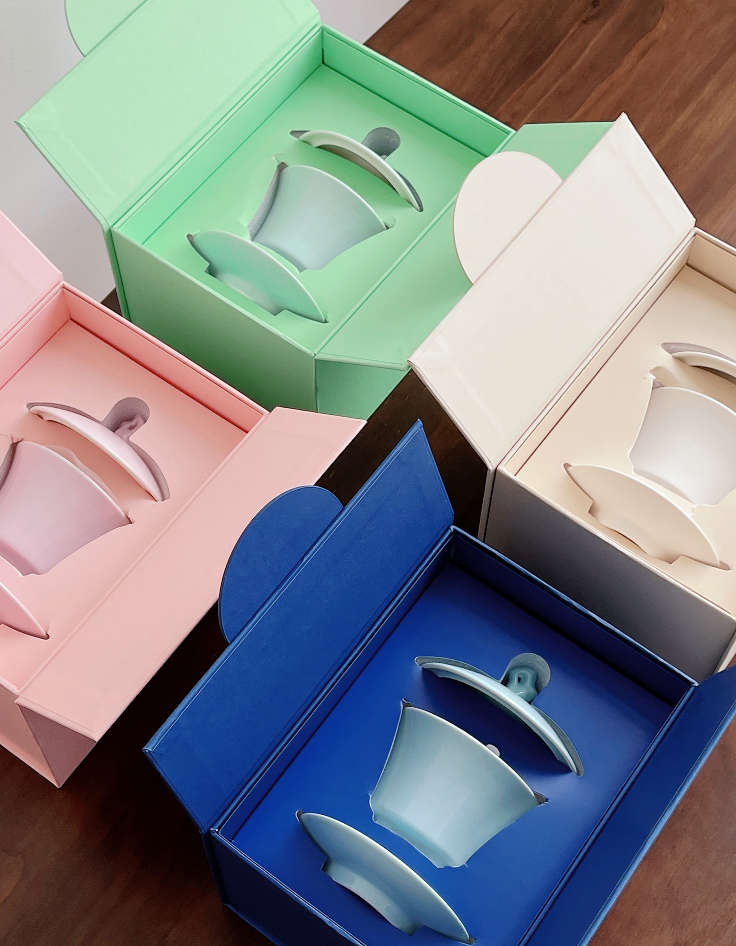 This fragrance draws inspiration from the shape of the Taihu Lake Stone - Perfume 5