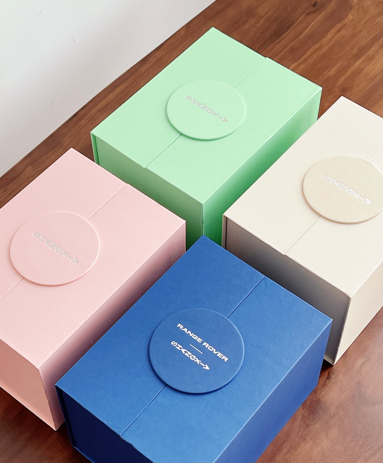 This fragrance draws inspiration from the shape of the Taihu Lake Stone - Perfume