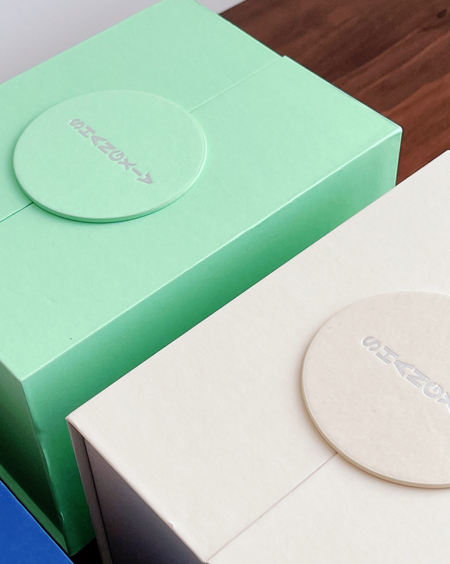 This fragrance draws inspiration from the shape of the Taihu Lake Stone - Perfume 3