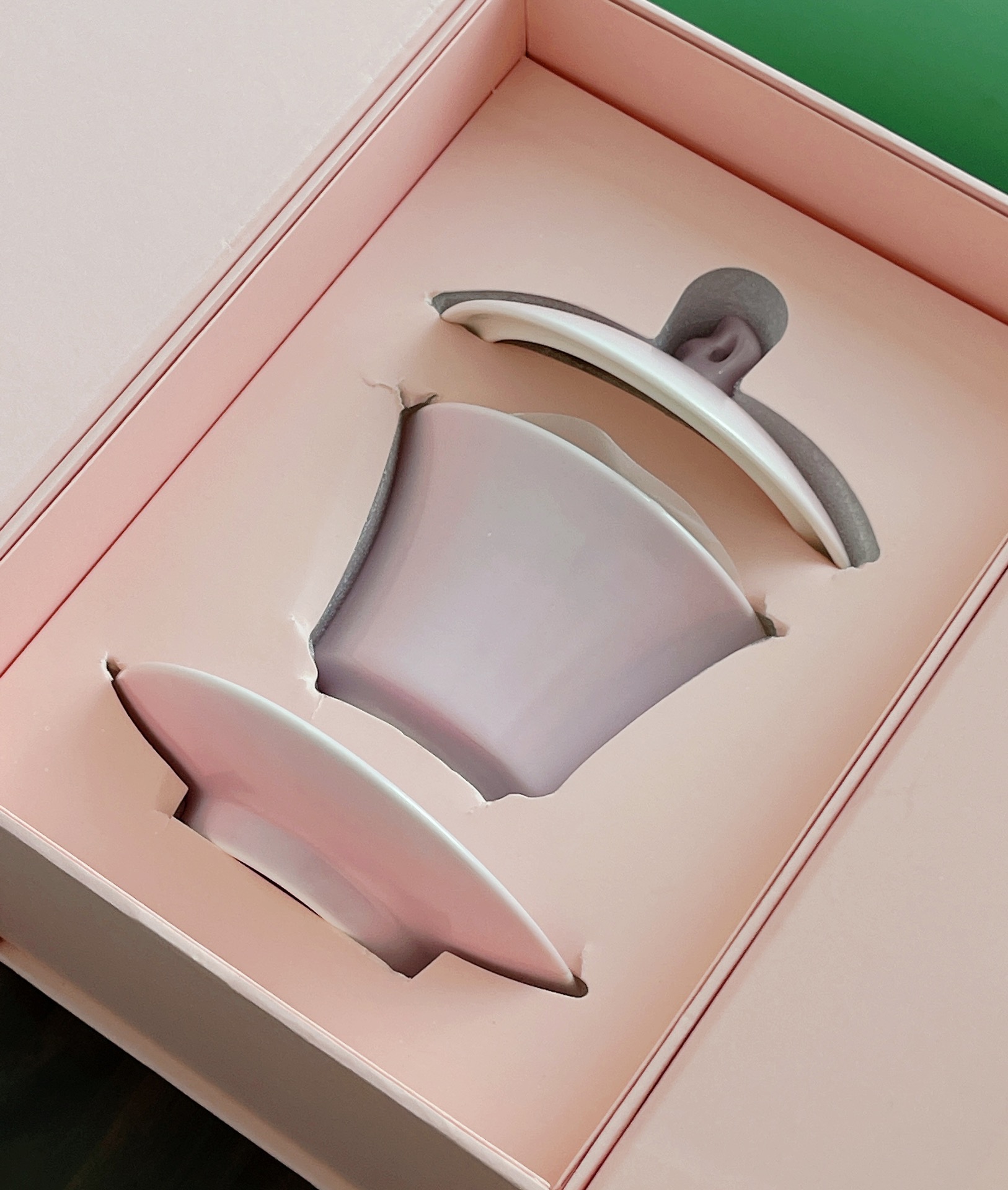 This fragrance draws inspiration from the shape of the Taihu Lake Stone - Perfume 7