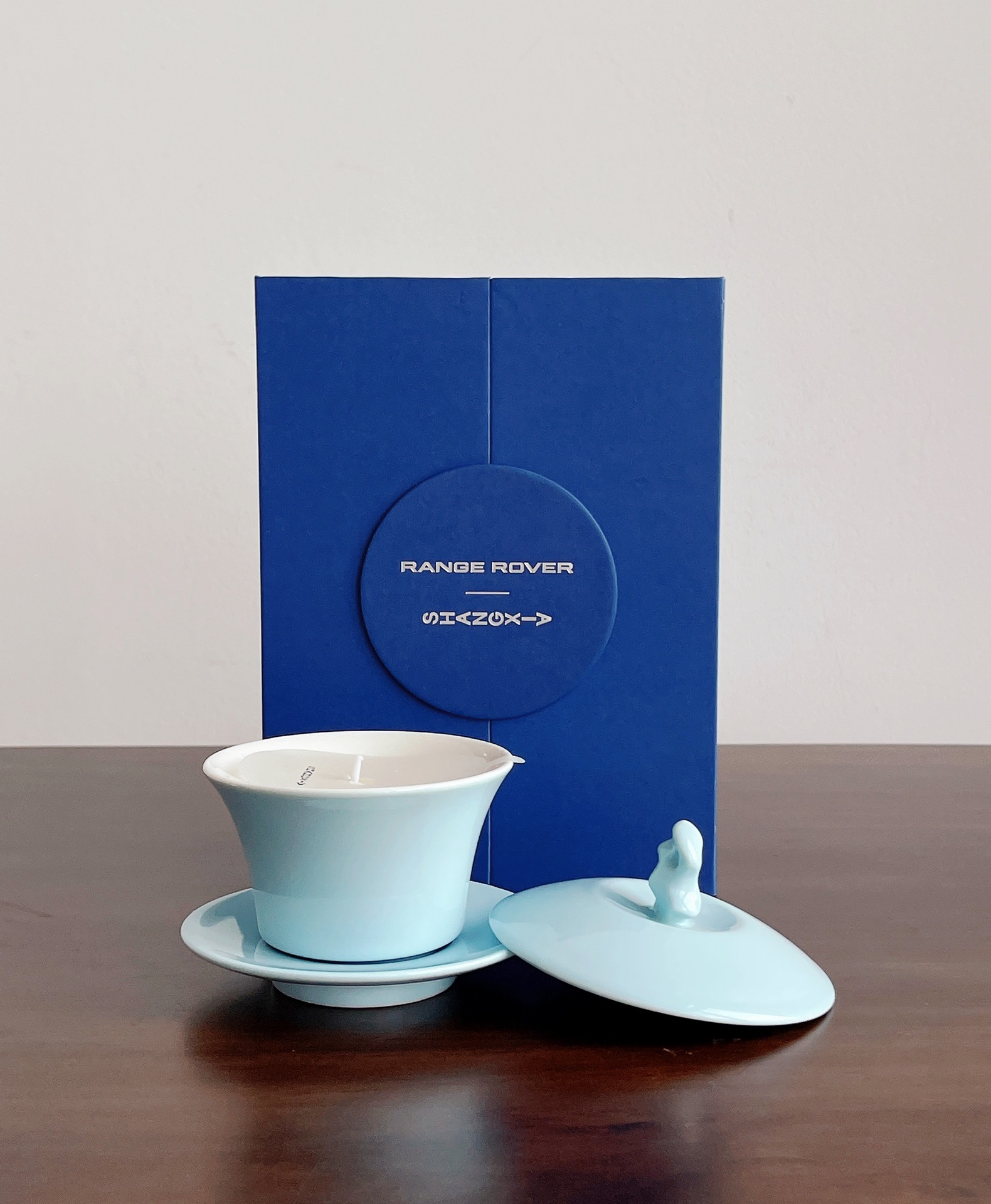 Through the calming fragrance of the Wu Xiang Xuan realm, one can soothe - Perfume
