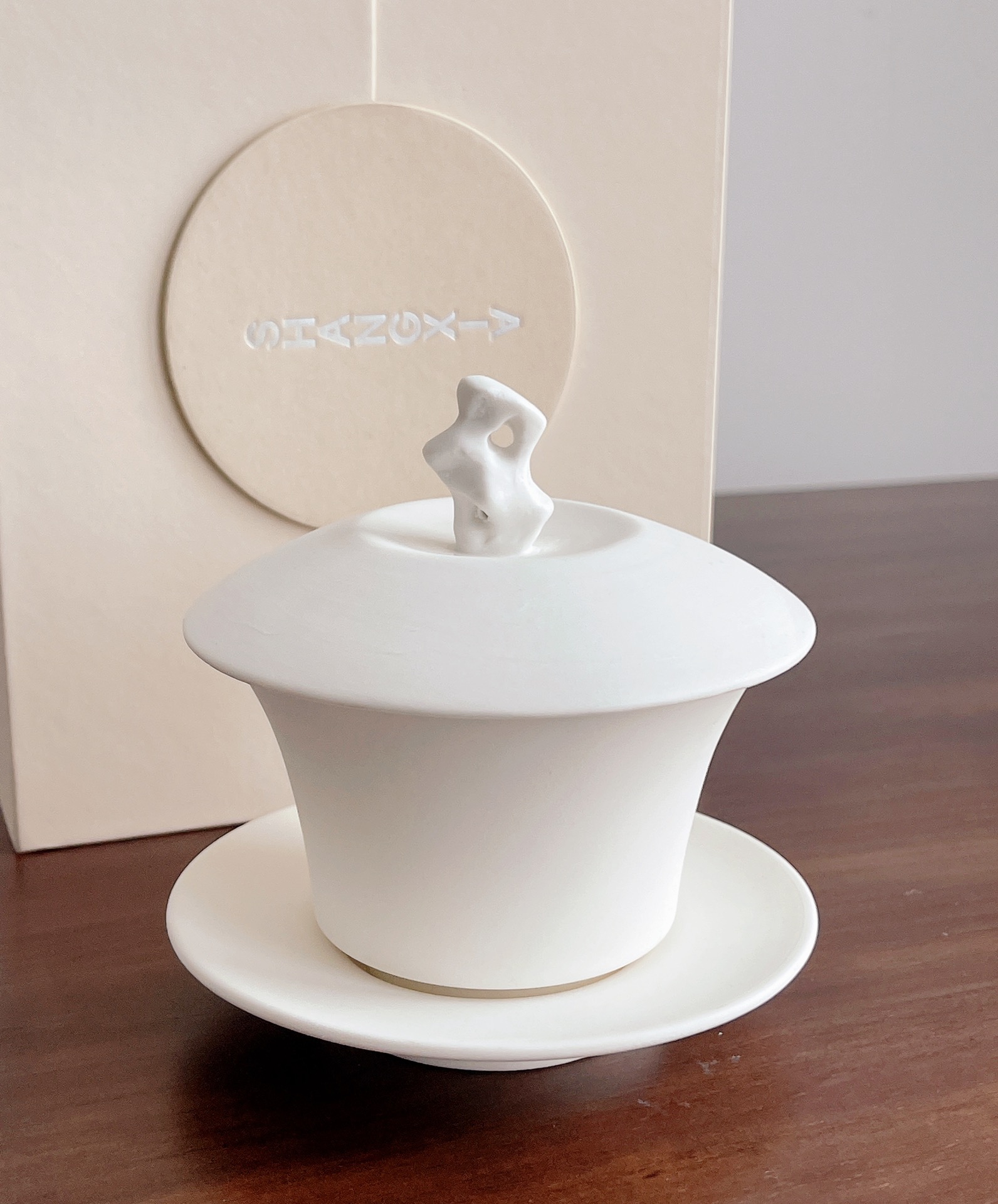 musk fragrance originates from the natural woody aroma of islands - Perfume 3