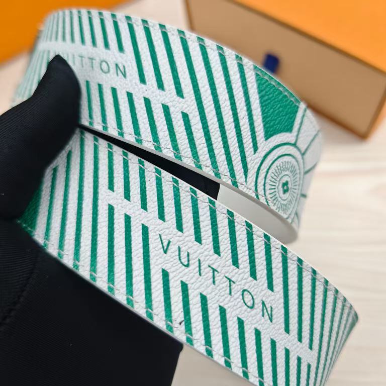 Louis Vuitton Initials 40mm Reversible Belt Green/White Damier Canvas 4 i1756960830497 5635 0 2