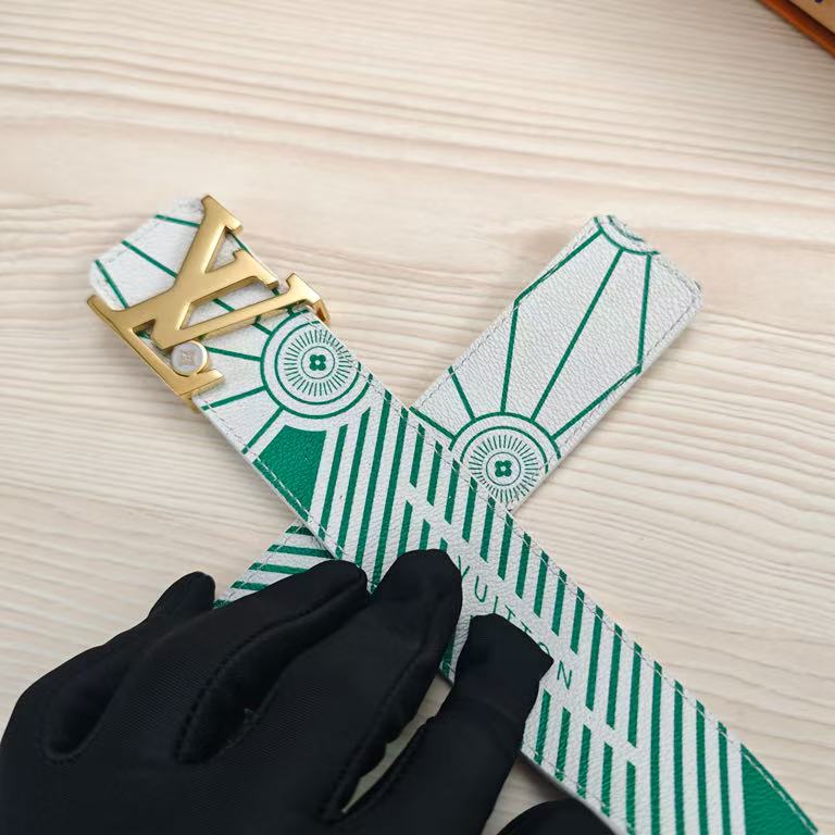 Louis Vuitton Initials 40mm Reversible Belt Green/White Damier Canvas 6 i1756960831200 6322 0 4