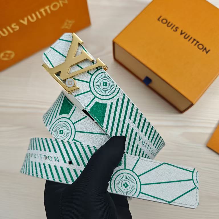 Louis Vuitton Initials 40mm Reversible Belt Green/White Damier Canvas 2 i1756960831204 3006 0 0