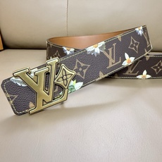 4.0宽 LV Initiales Monogram Flower 双面腰带以 Monogram 印花和撞色花卉焕新帆布 4.0宽 LV Initiales Monogram Flower 双面腰带以 Monogram 印花和撞色花卉焕新帆布
