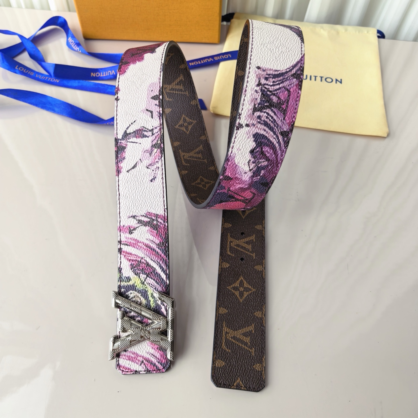 4.0宽，2025当季新款，双面进口帆布，印花🌸，搭配正版开模精品🍂扣头，做工精细，官网同步，实物实拍，