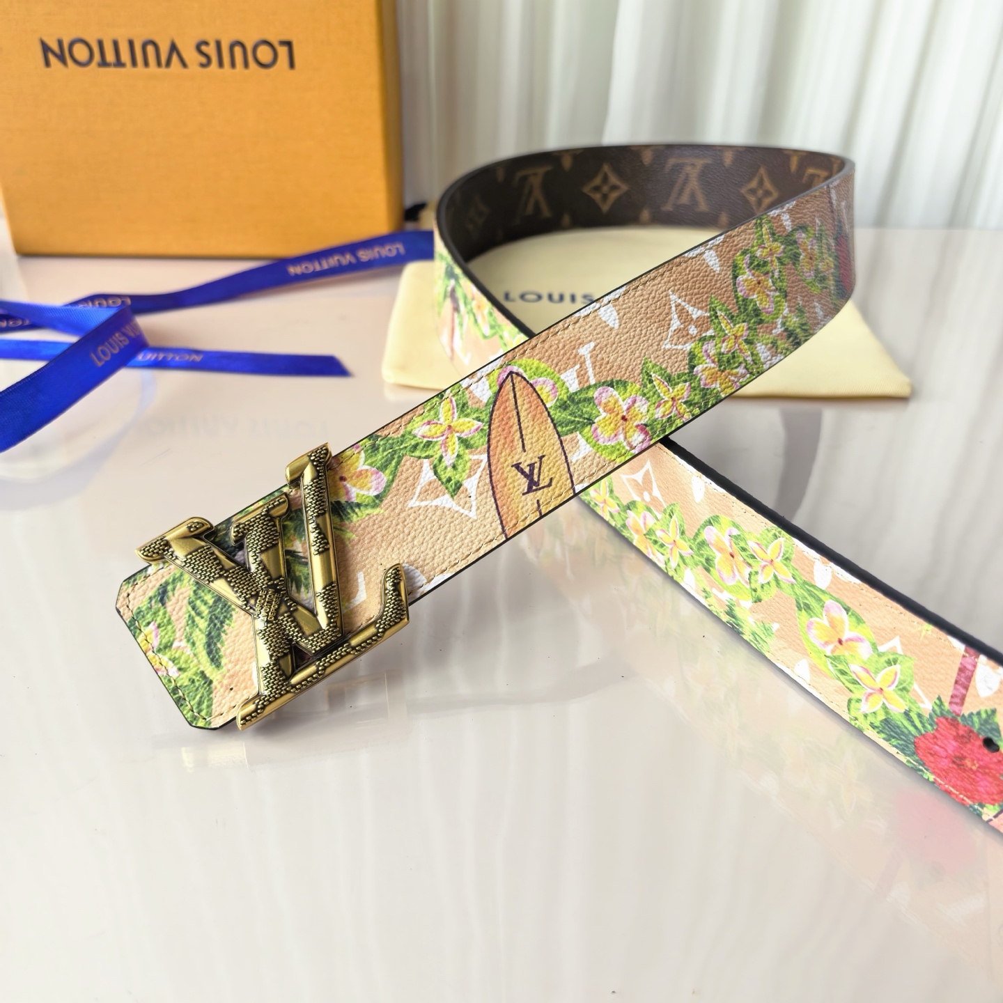 NO:882691,Original order 4.0 width, new season, double-sided imported canvas, printed, with genuine molded high-quality buckles, fine workmanship, official website synchronization, real photos, double-sided canvas. Double round toes, belt19860909原单4.0宽,当季新款,双面进口帆布,印花,搭配正版开模精品扣头,做工精细,官网同步,实物实拍,双面帆布.双圆头,皮带,Belt