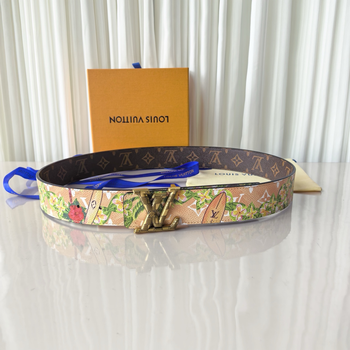 4.0宽，当季新款，双面进口帆布，印花🌸，搭配正版开模精品🍂扣头，做工精细，官网同步，实物实拍，双面帆布