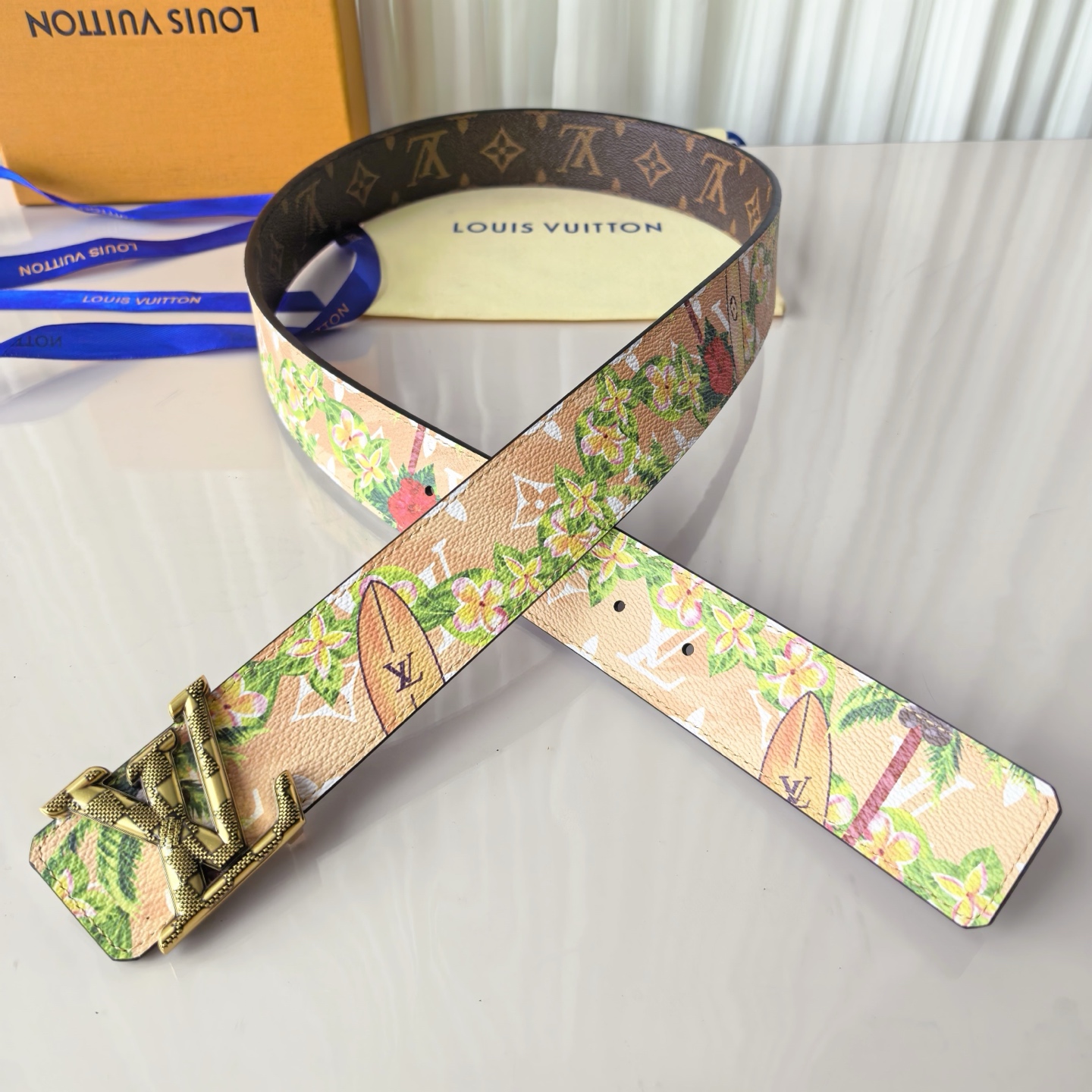 4.0宽，当季新款，双面进口帆布，印花🌸，搭配正版开模精品🍂扣头，做工精细，官网同步，实物实拍，双面帆布